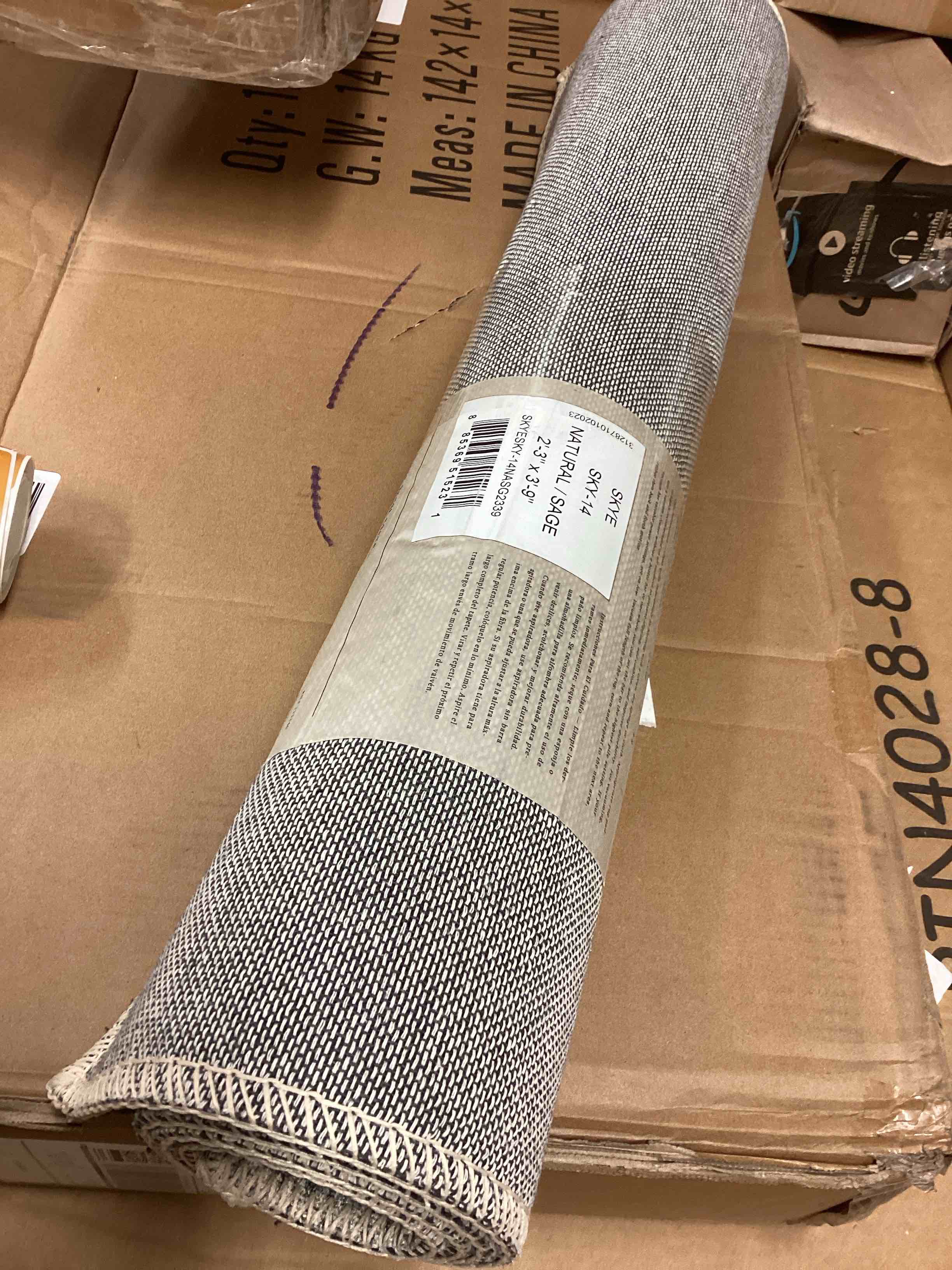 Condition photo showing New/Like New for Loloi Ii Skye Sky-14 2'3" x 3'9" Area Rug