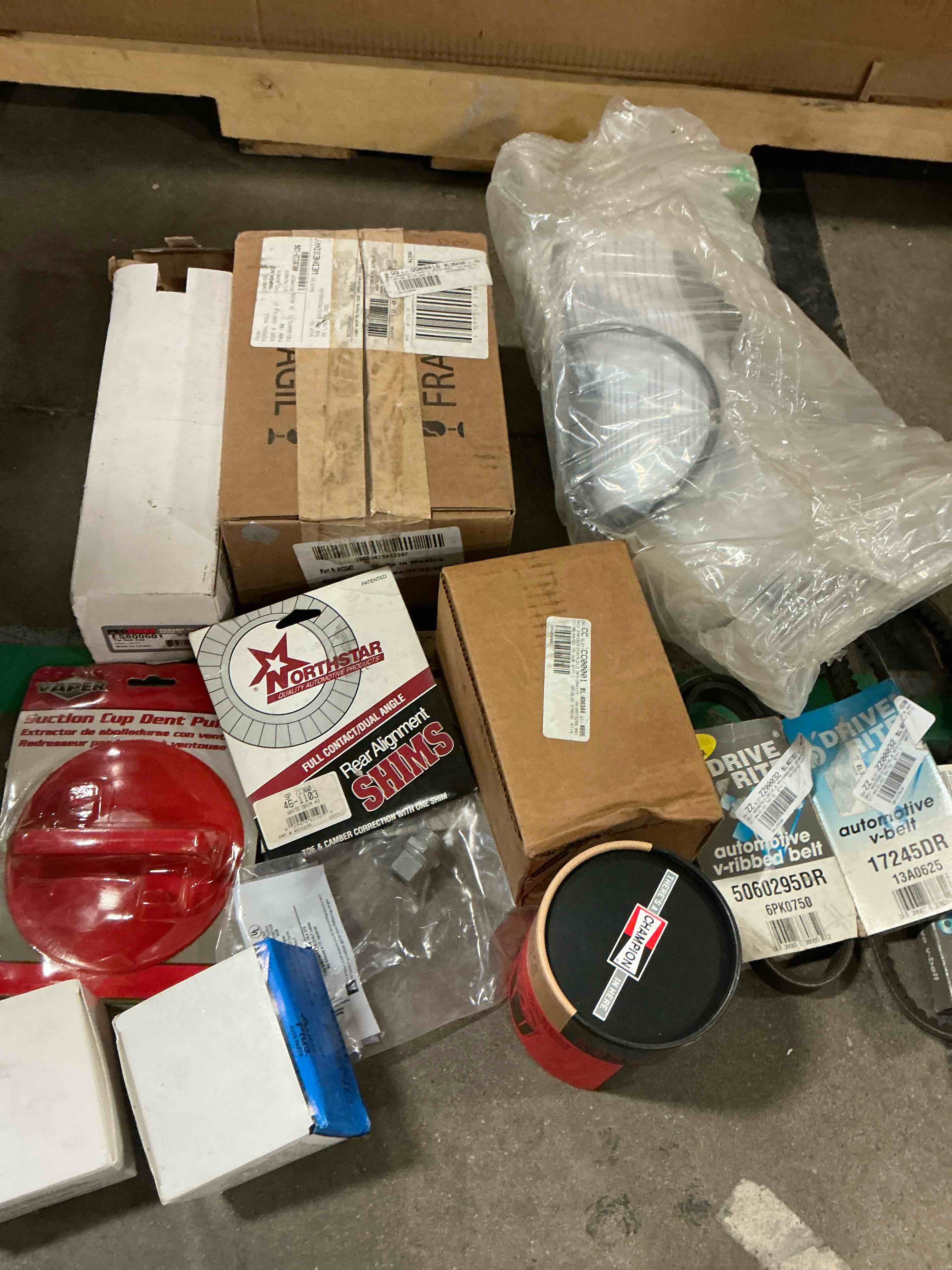 Assorted of car parts 
