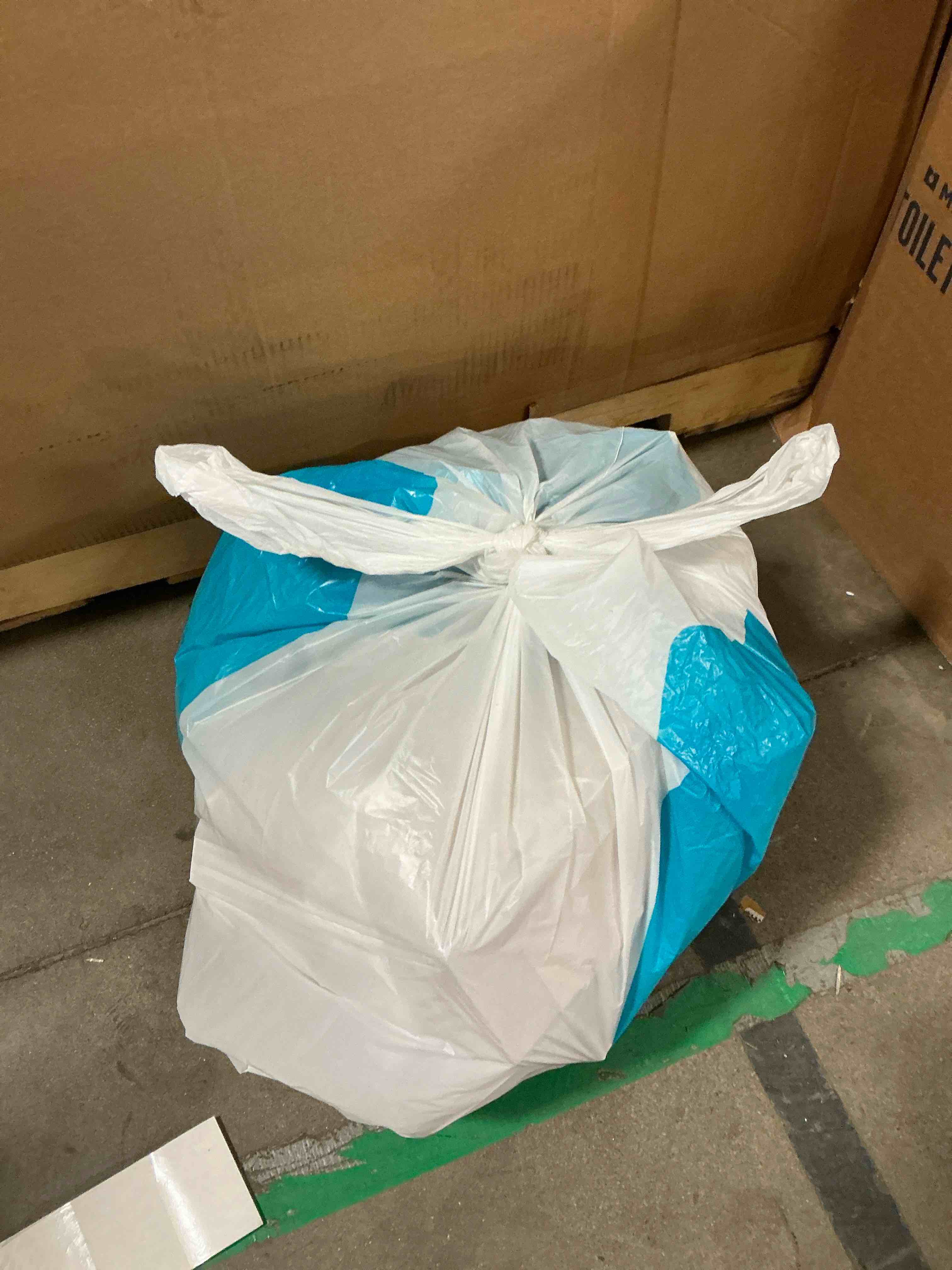 https://s3.amazonaws.com/lotting-images-prod/bidfta/BRN1910765_1753374218390.jpeg