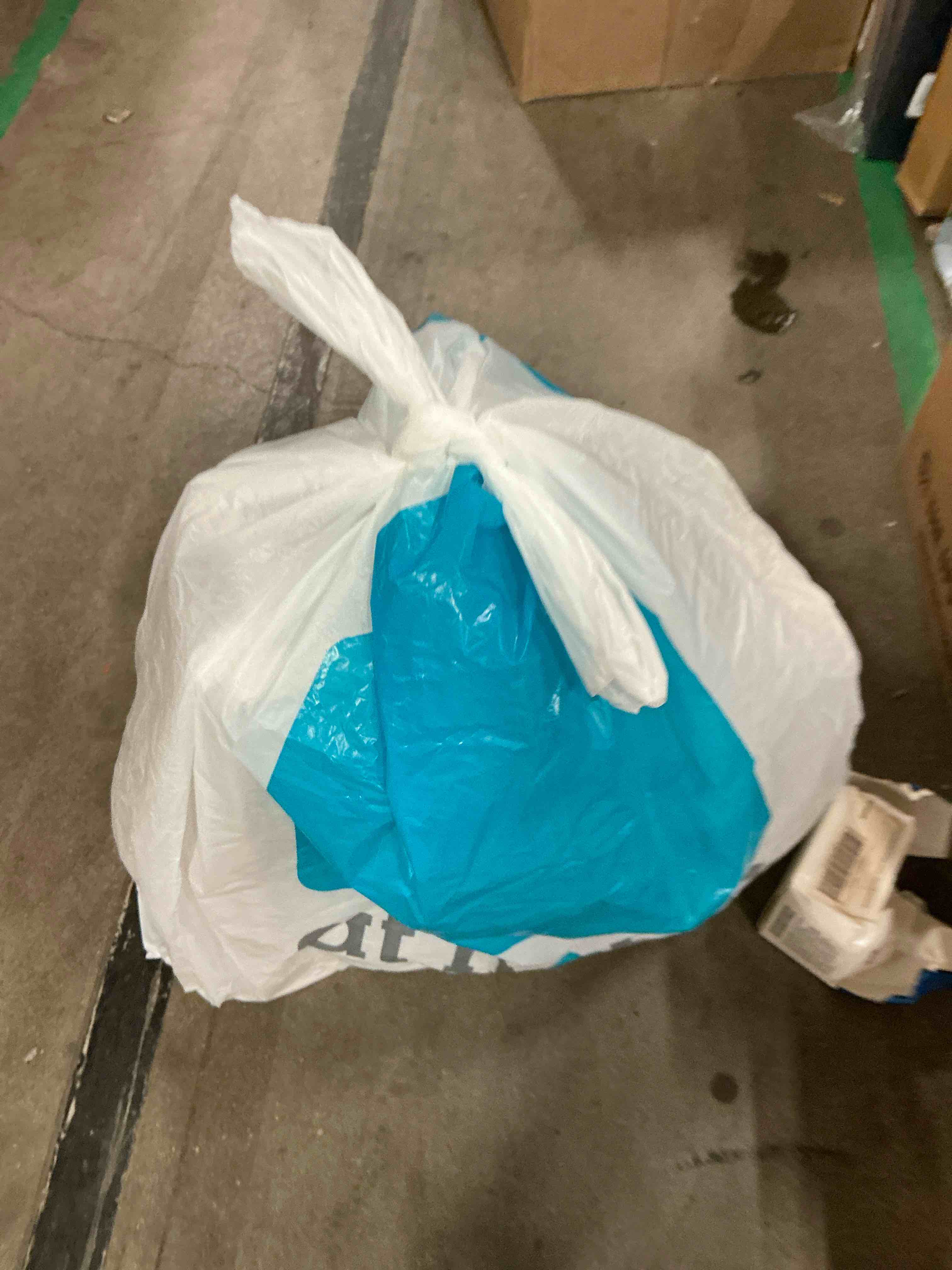 https://s3.amazonaws.com/lotting-images-prod/bidfta/BRN1910800_1753809245210.jpeg