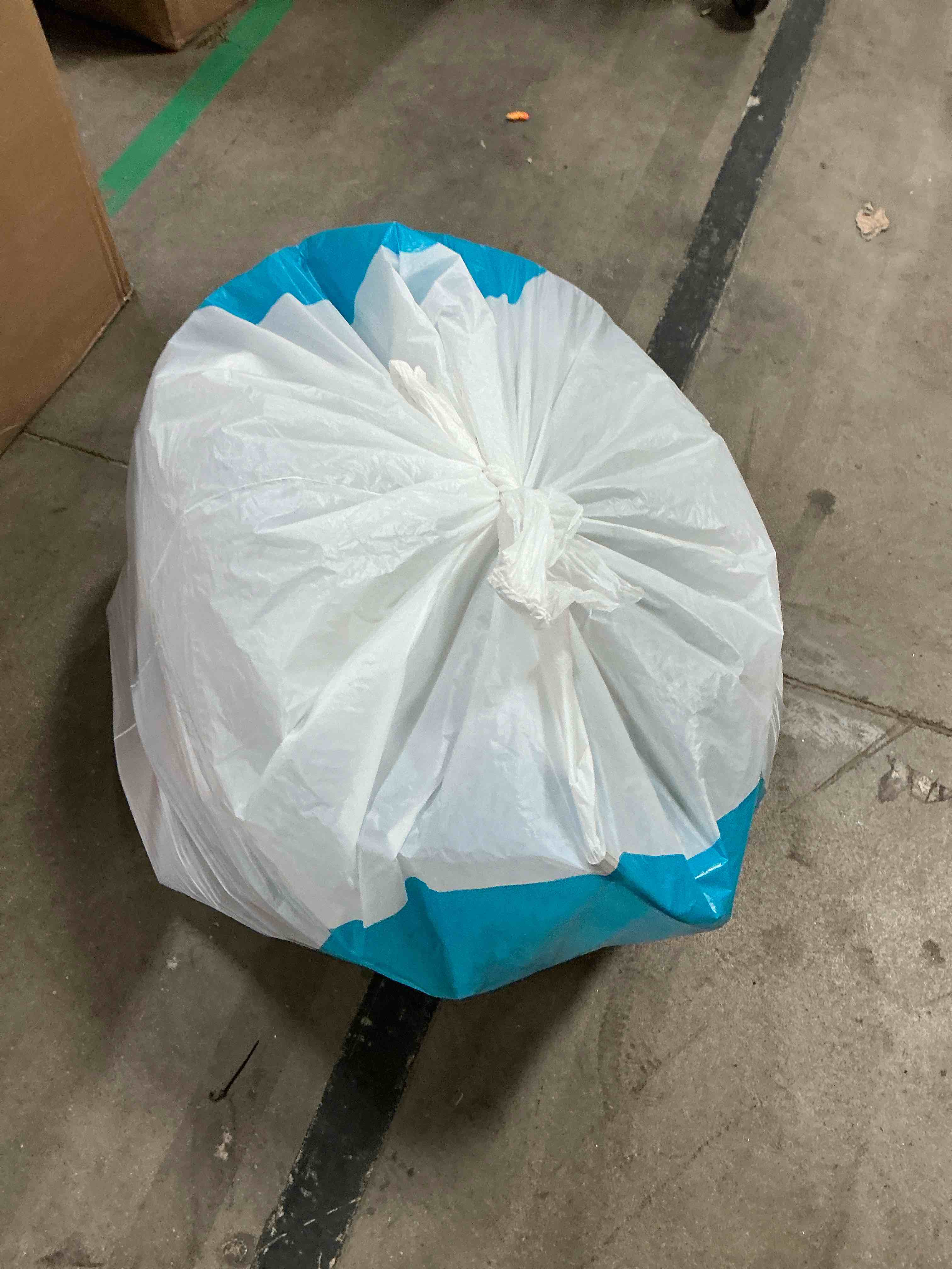 https://s3.amazonaws.com/lotting-images-prod/bidfta/BRN1910801_1753811246774.jpeg