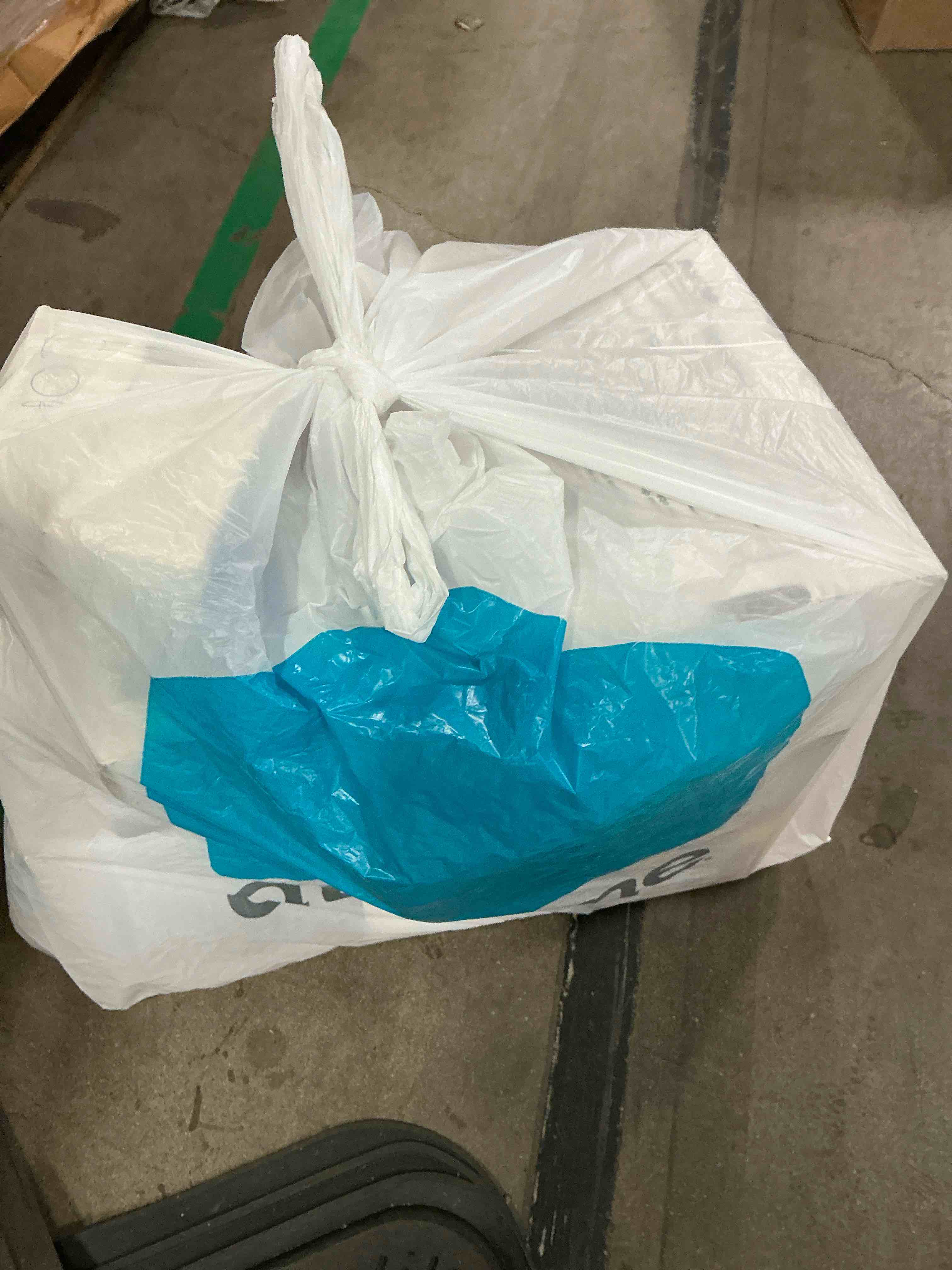 https://s3.amazonaws.com/lotting-images-prod/bidfta/BRN1910809_1753809849311.jpeg