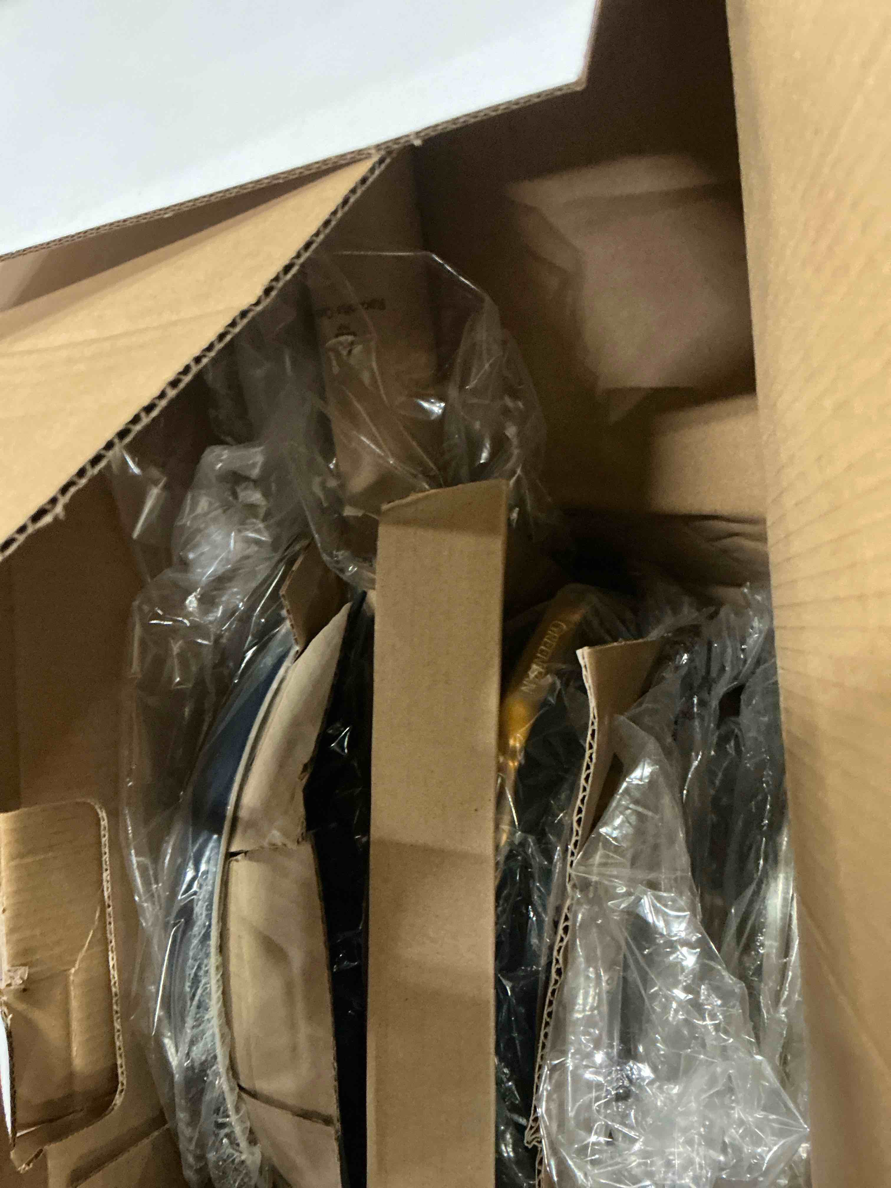 https://s3.amazonaws.com/lotting-images-prod/bidfta/BRN1911295_1755784695495.jpeg