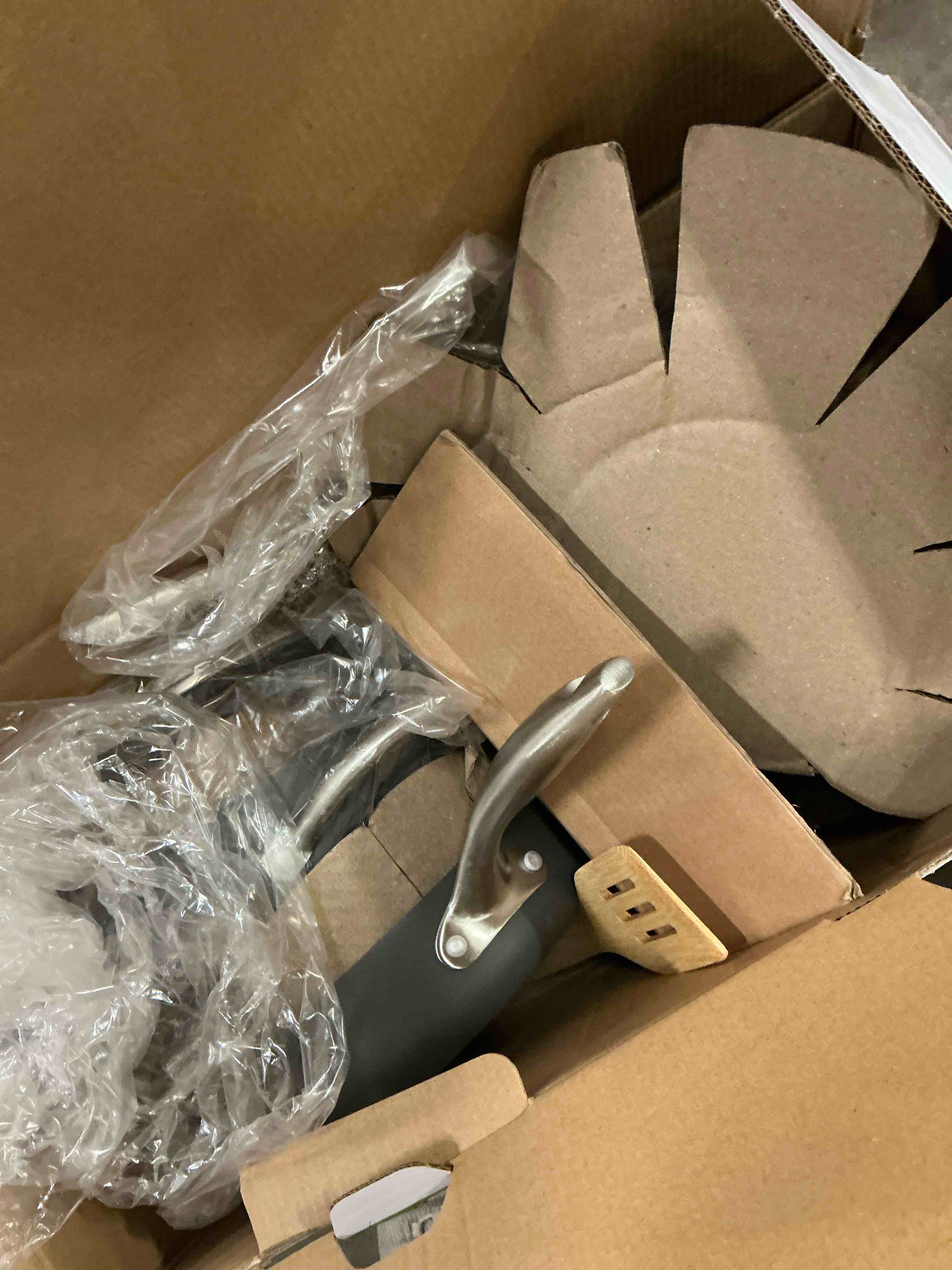 https://s3.amazonaws.com/lotting-images-prod/bidfta/BRN1911299_1755785456479.jpeg