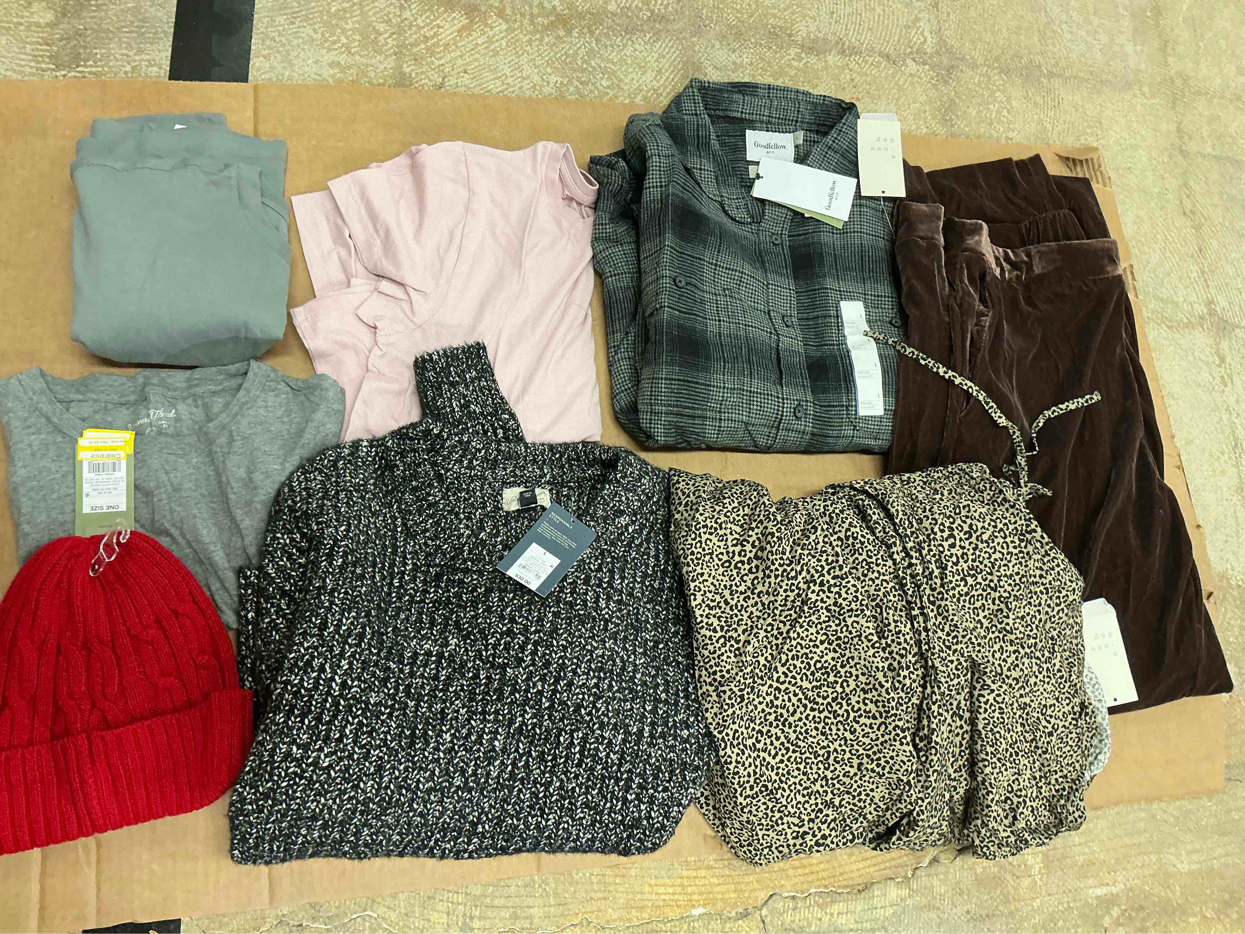 Assortment of winter clothes of different size and style (18 pieces)