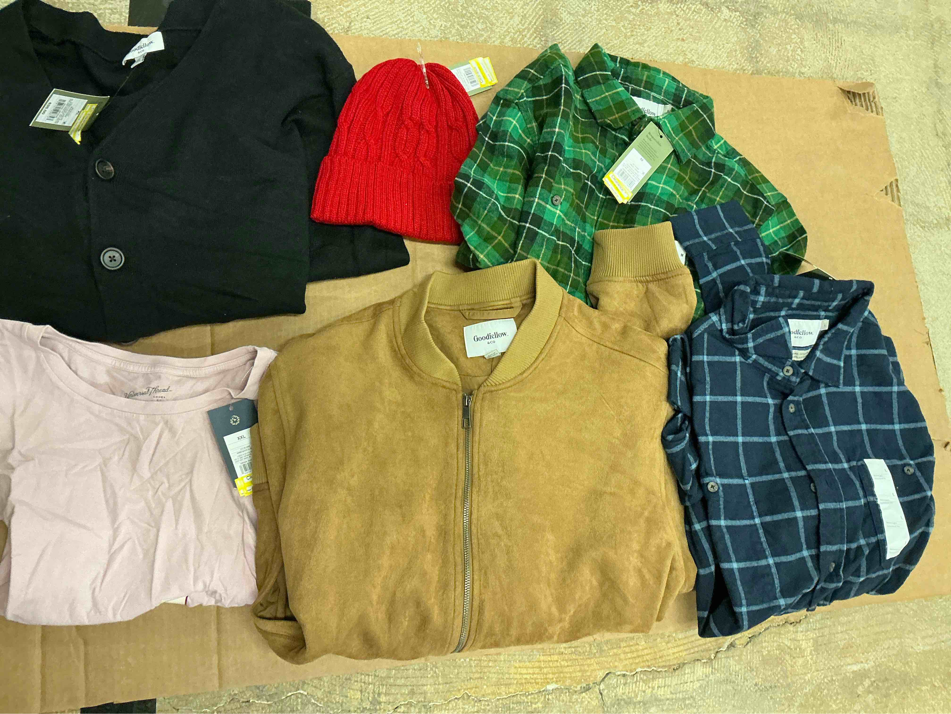 Assortment of winter clothes of different size and style (17 pieces)