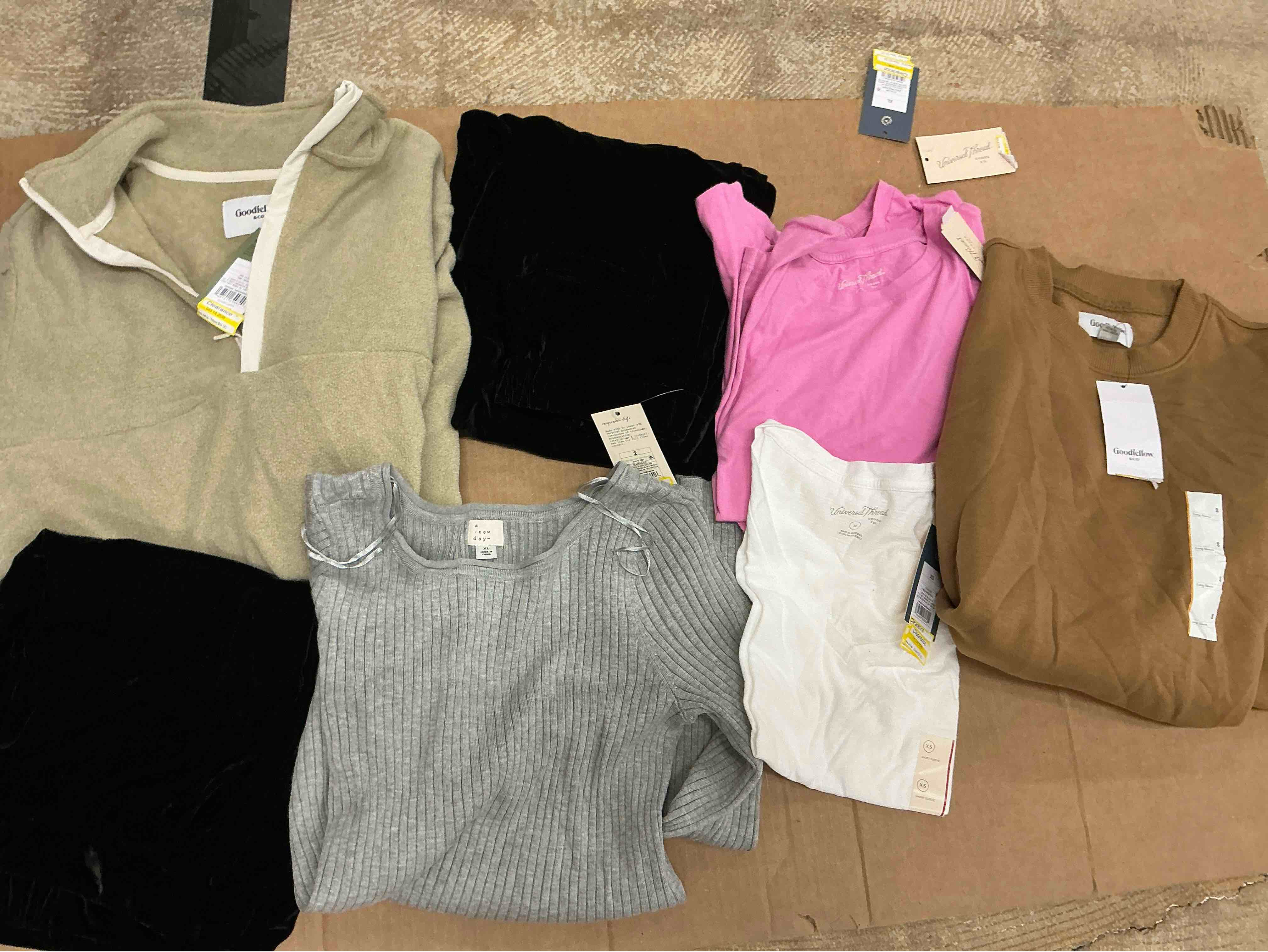 Assortment of winter clothes of different size and style (18 pieces)