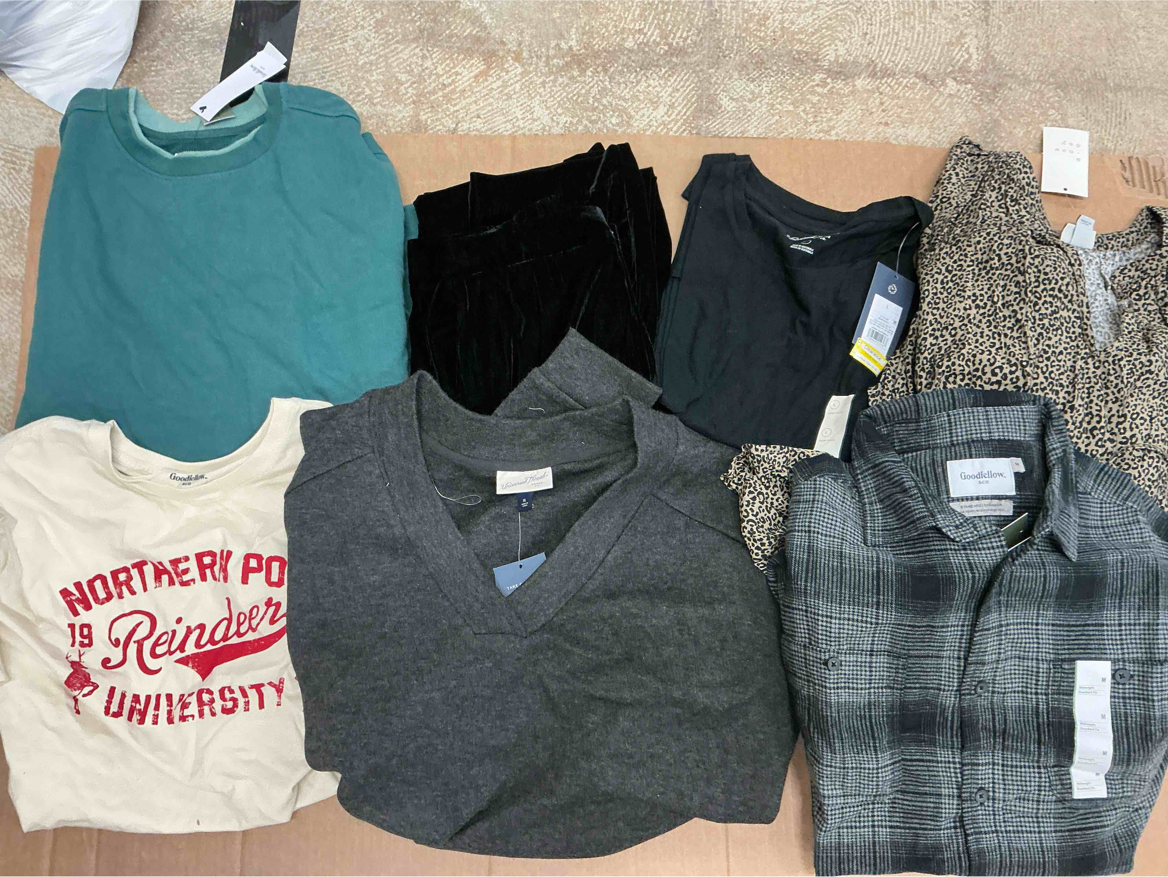 Assortment of winter clothes of different size and style (20 pieces)