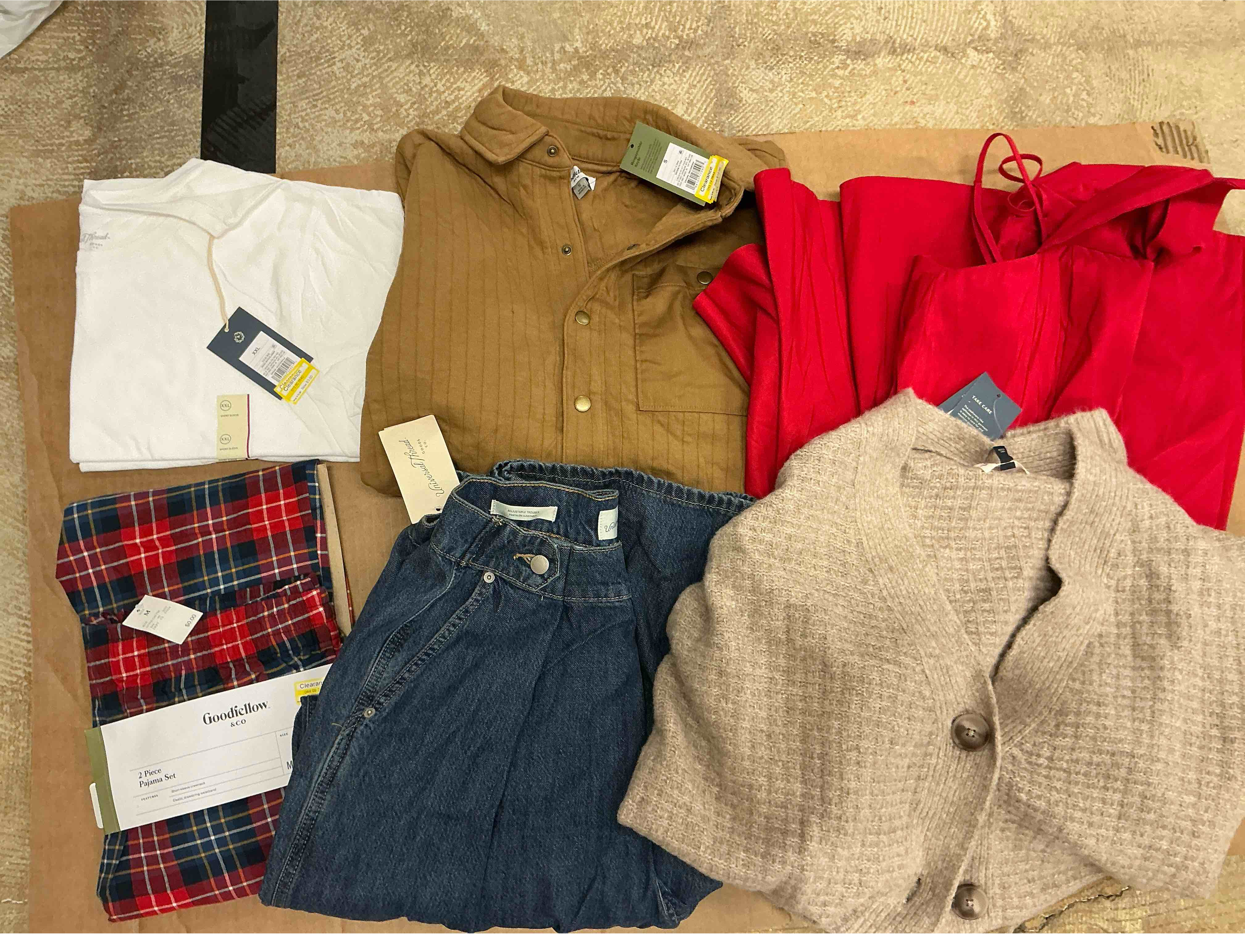 Assortment of winter clothes of different size and style (17 pieces)