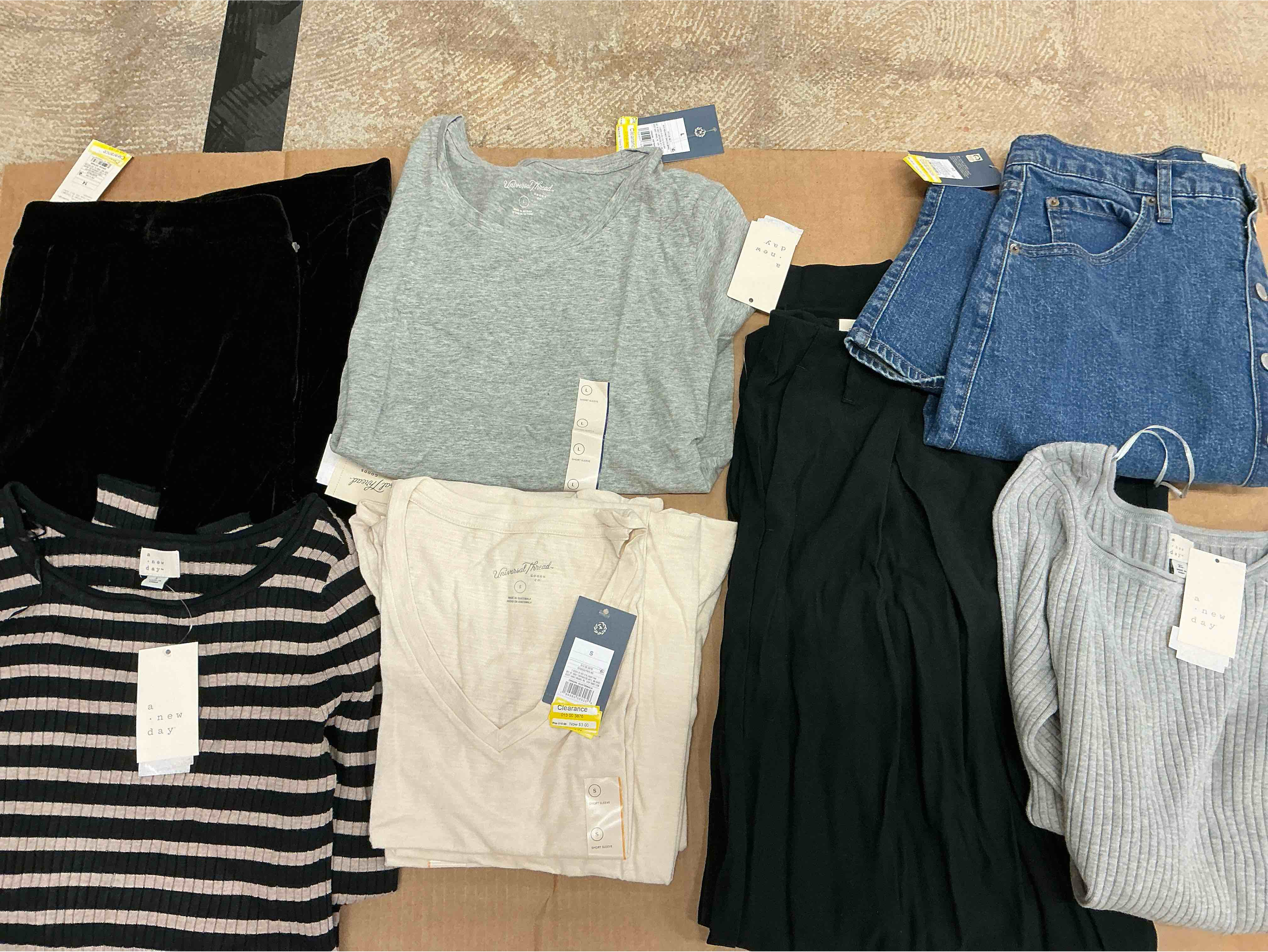 Assortment of winter clothes of different size and style (17 pieces)