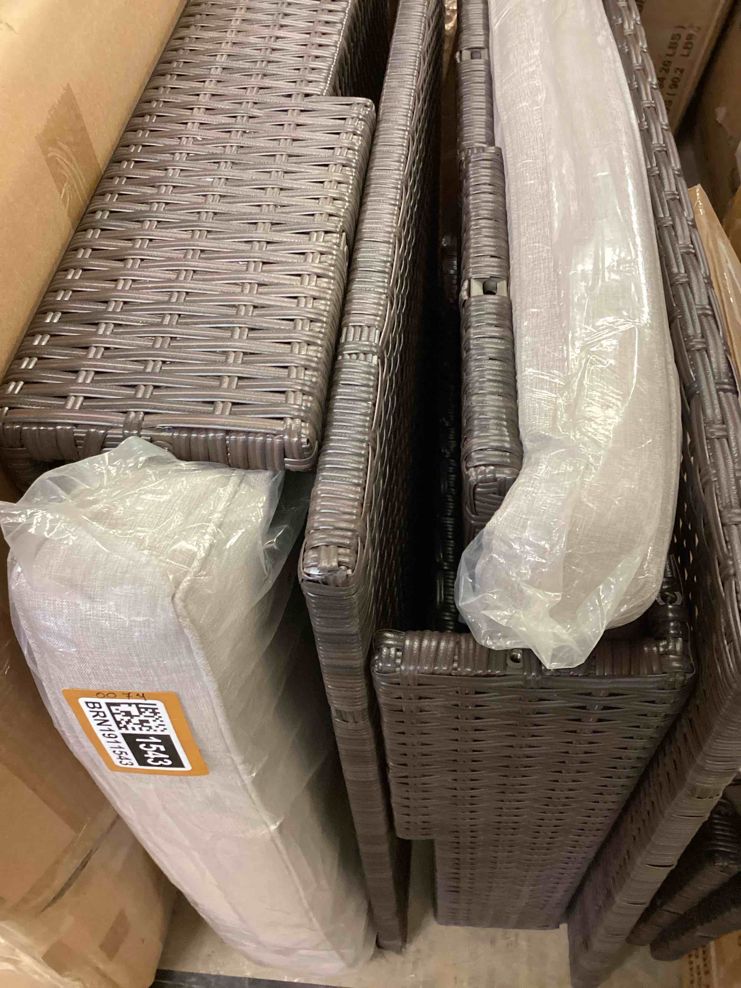https://s3.amazonaws.com/lotting-images-prod/bidfta/BRN1911543_1760371594654.jpeg