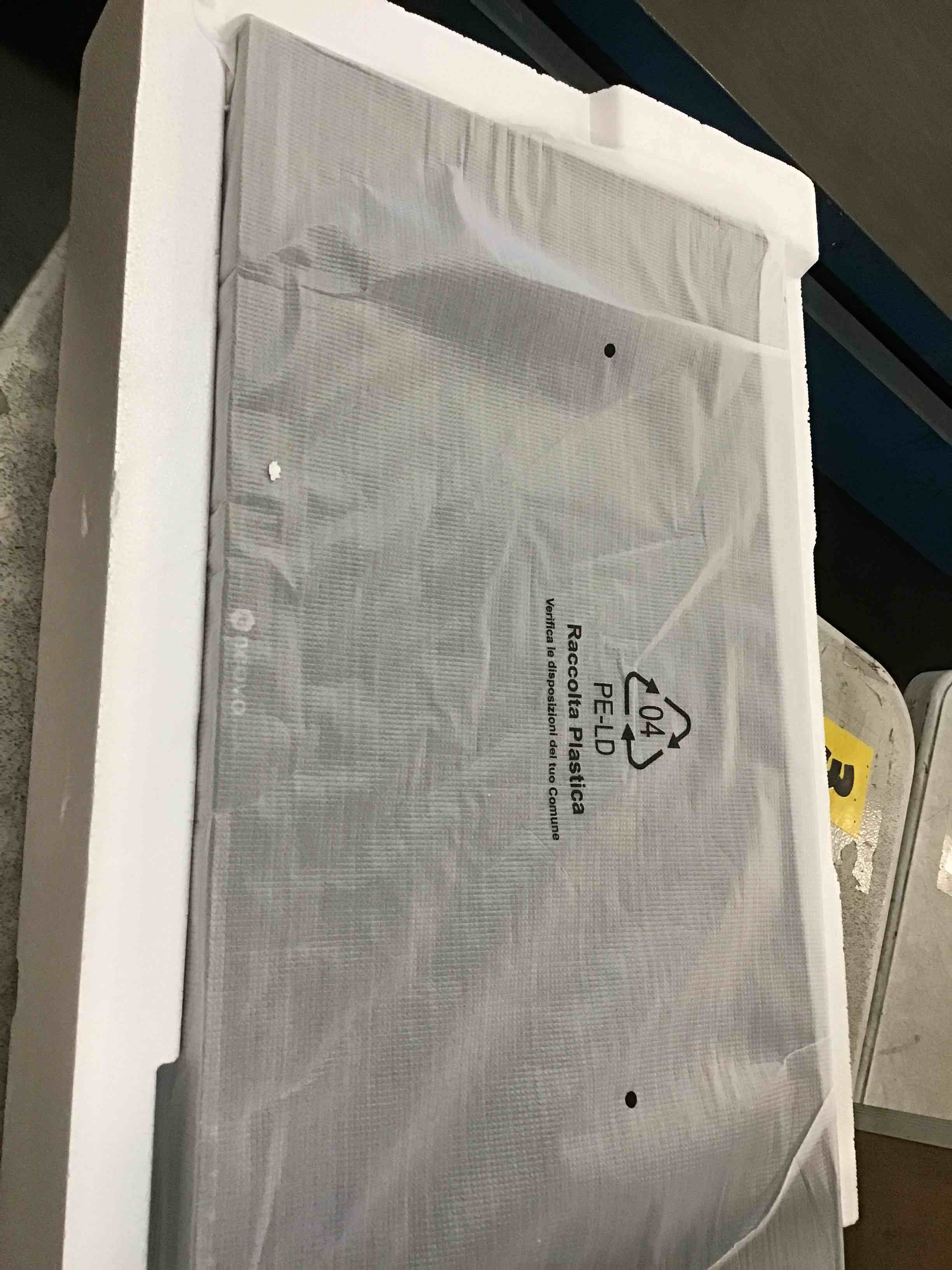 https://s3.amazonaws.com/lotting-images-prod/bidfta/BRN1965913_1745412327226.jpeg