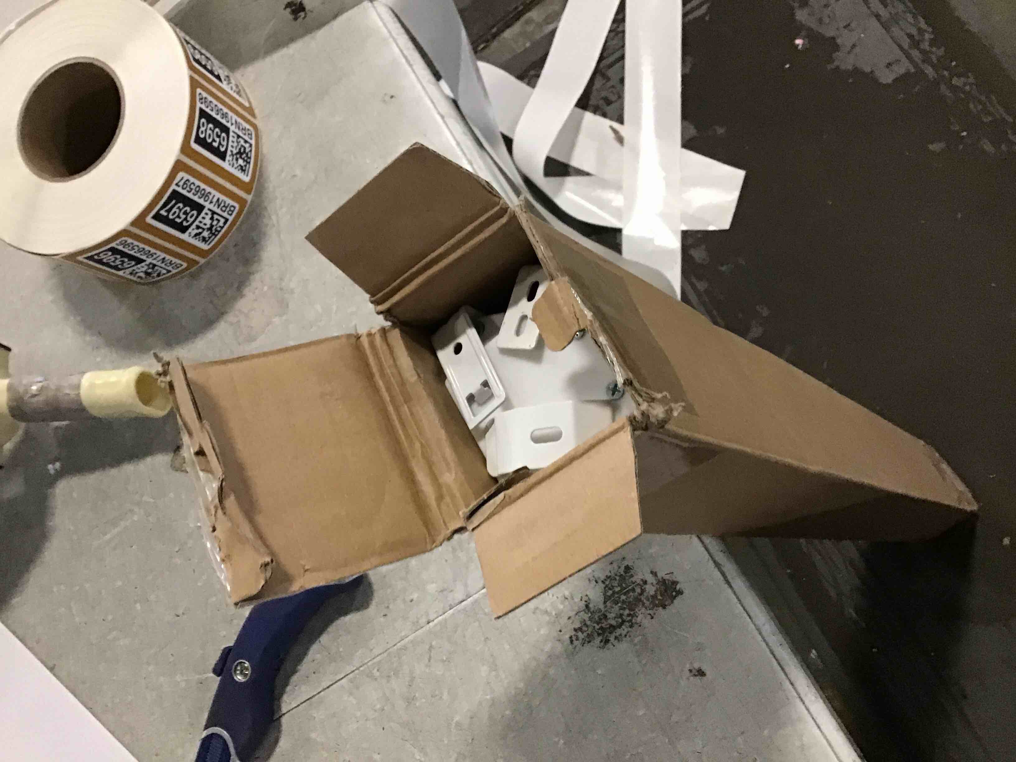 https://s3.amazonaws.com/lotting-images-prod/bidfta/BRN1966589_1743090363137.jpeg
