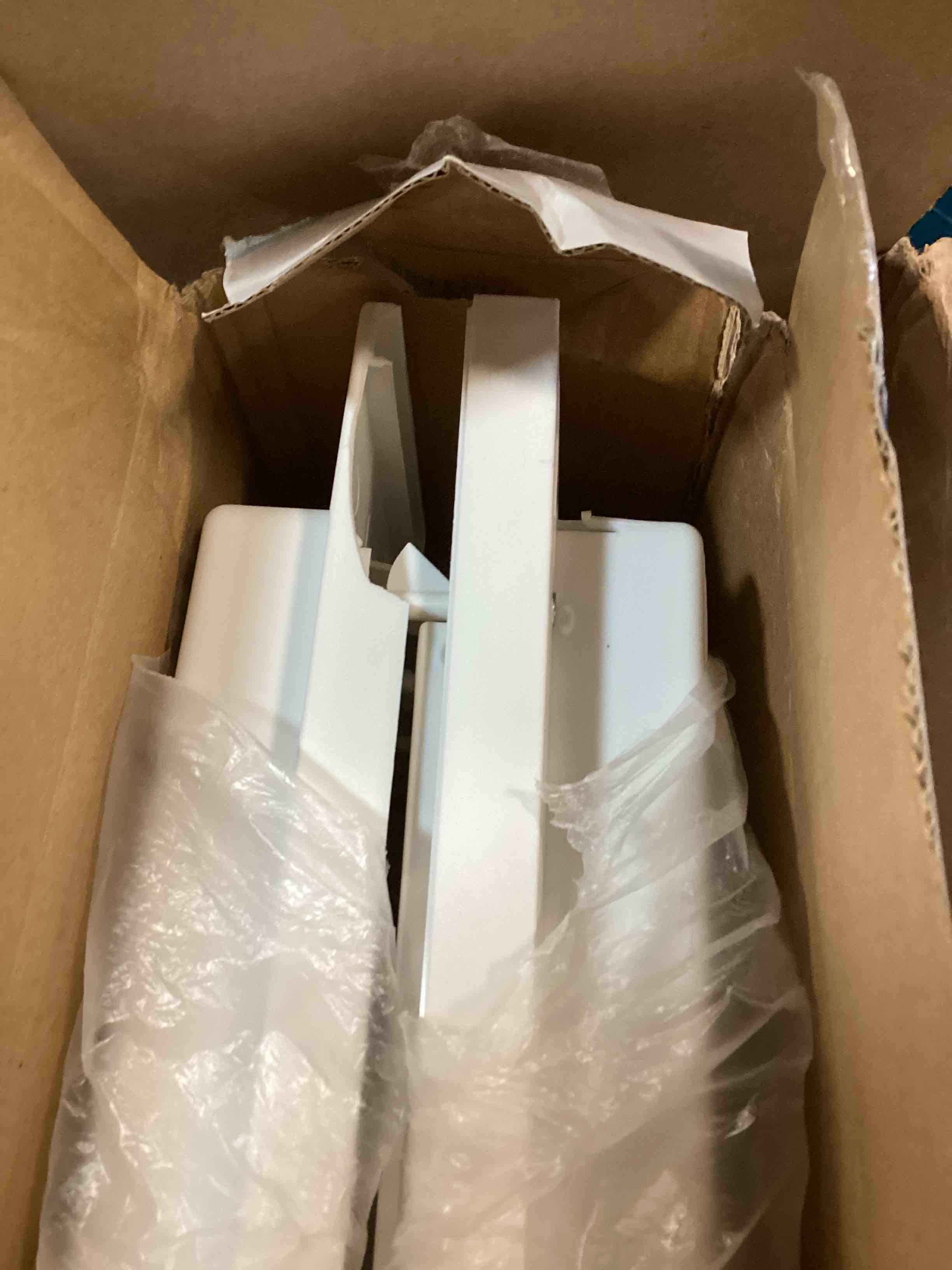 https://s3.amazonaws.com/lotting-images-prod/bidfta/BRN1971661_1745339915841.jpeg