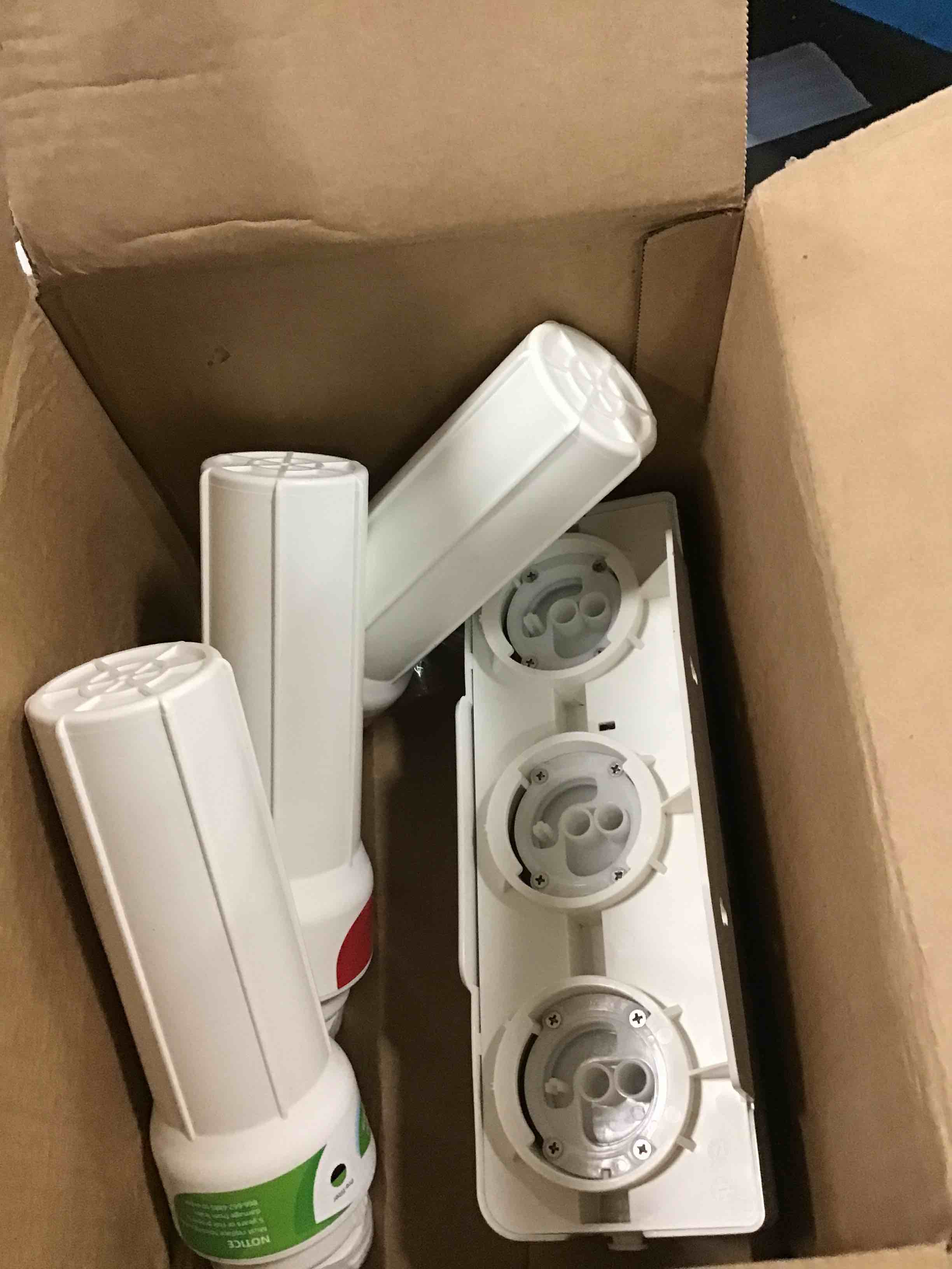 https://s3.amazonaws.com/lotting-images-prod/bidfta/BRN1972305_1743619029934.jpeg