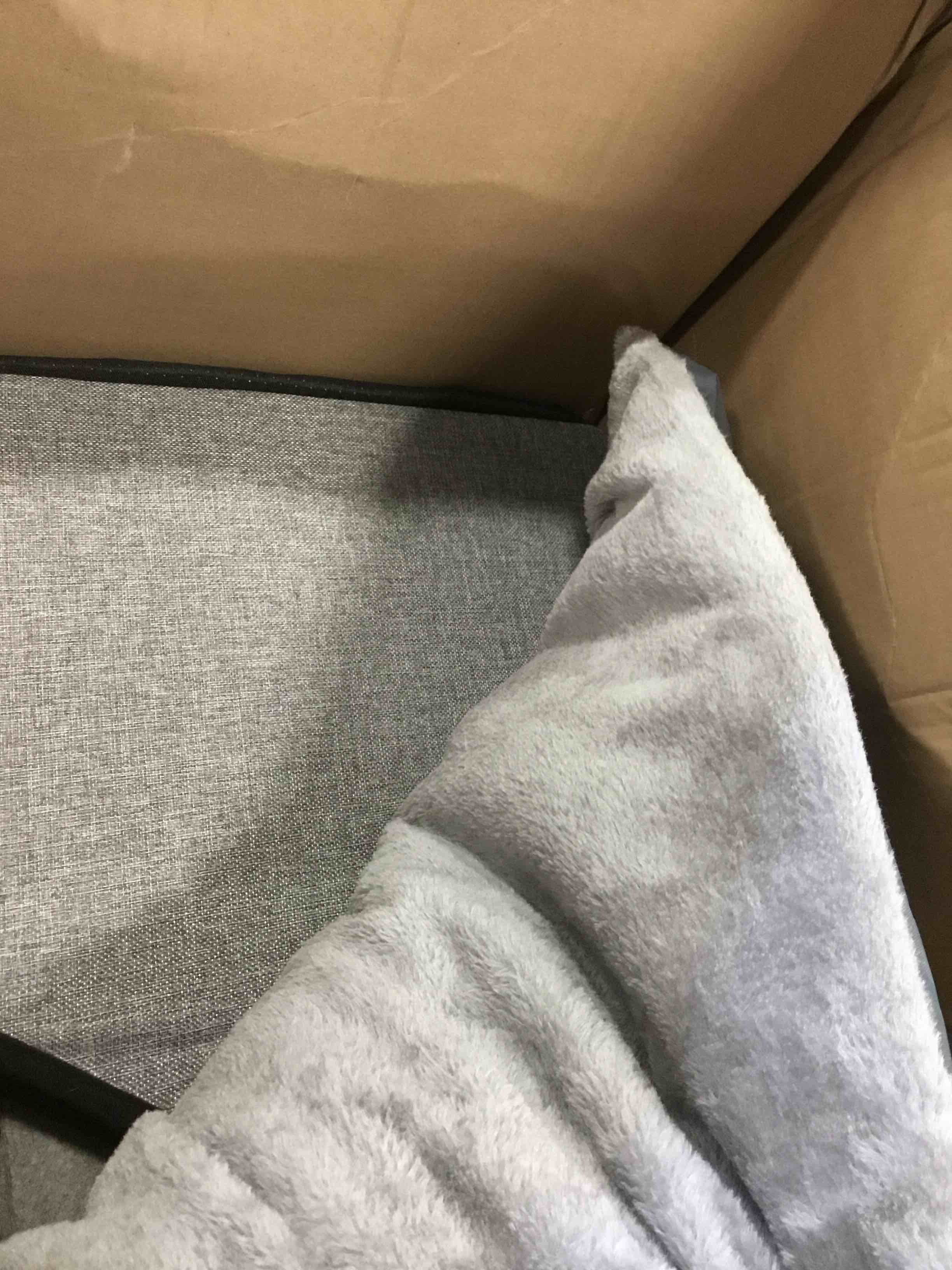 https://s3.amazonaws.com/lotting-images-prod/bidfta/BRN1981411_1743080400580.jpeg
