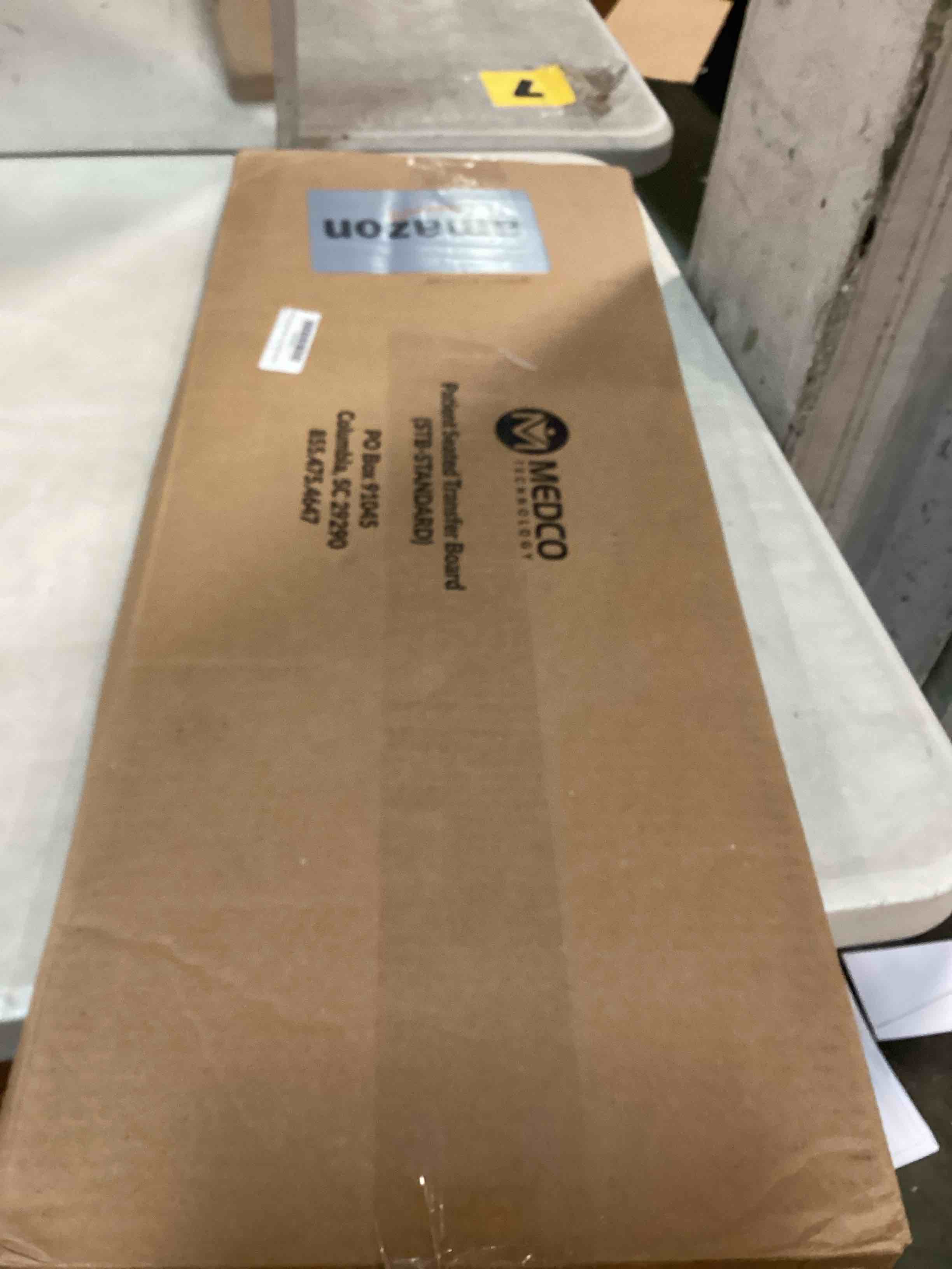 https://s3.amazonaws.com/lotting-images-prod/bidfta/BRN1984937_1746122392051.jpeg
