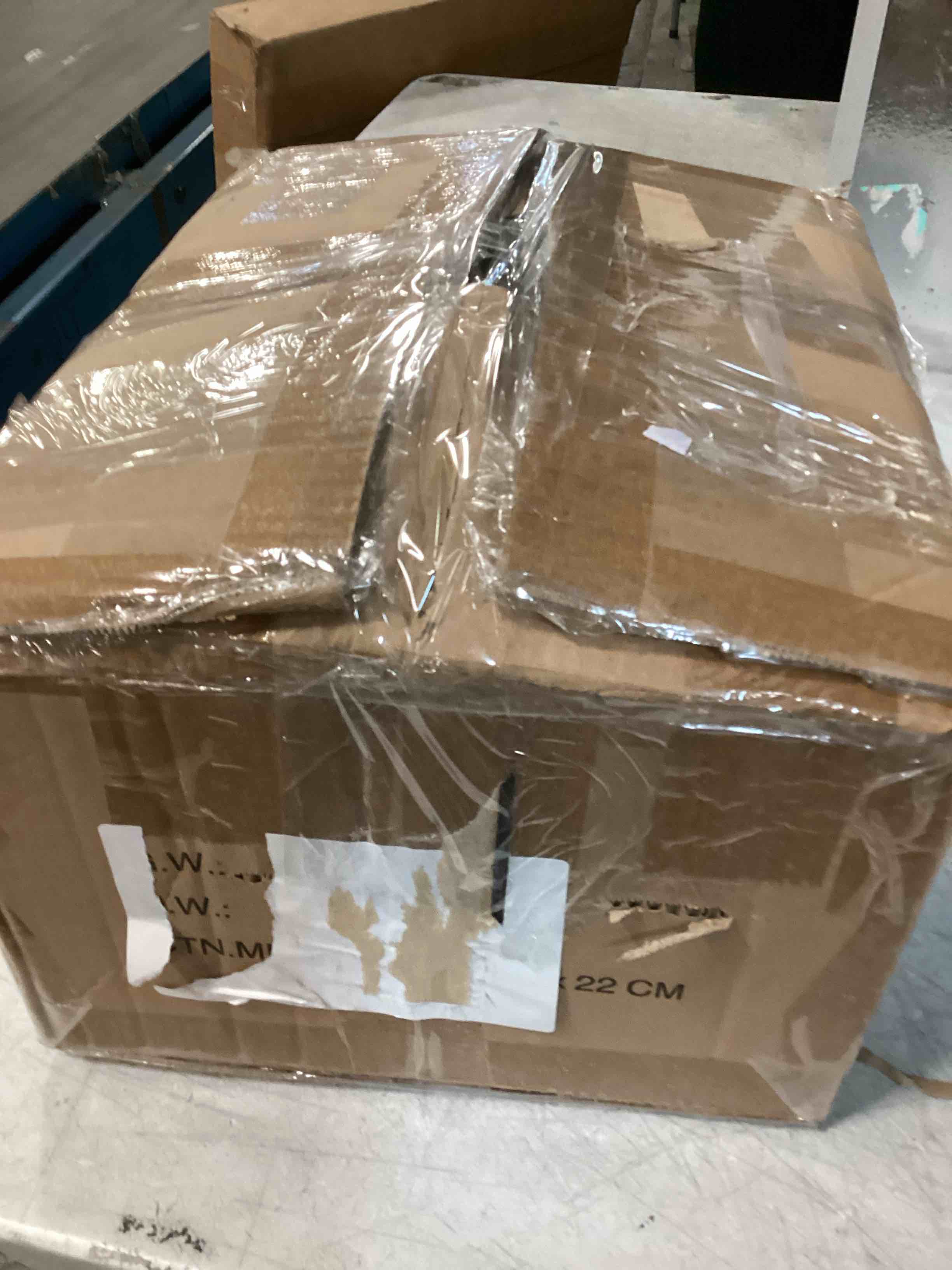 https://s3.amazonaws.com/lotting-images-prod/bidfta/BRN1985461_1746533211653.jpeg