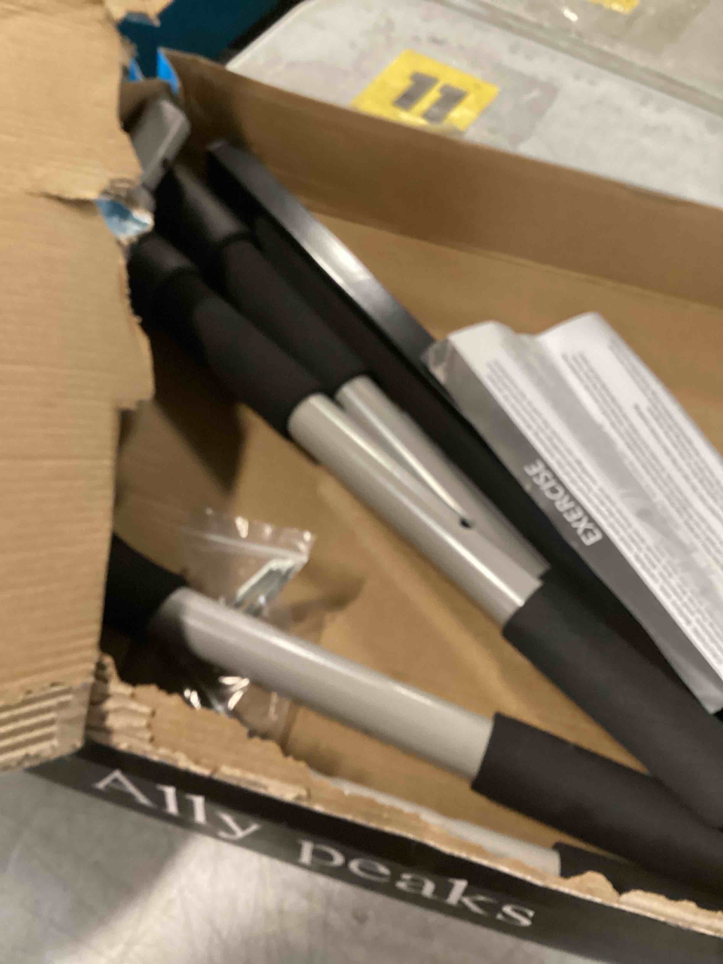 https://s3.amazonaws.com/lotting-images-prod/bidfta/BRN1985682_1746562202866.jpeg