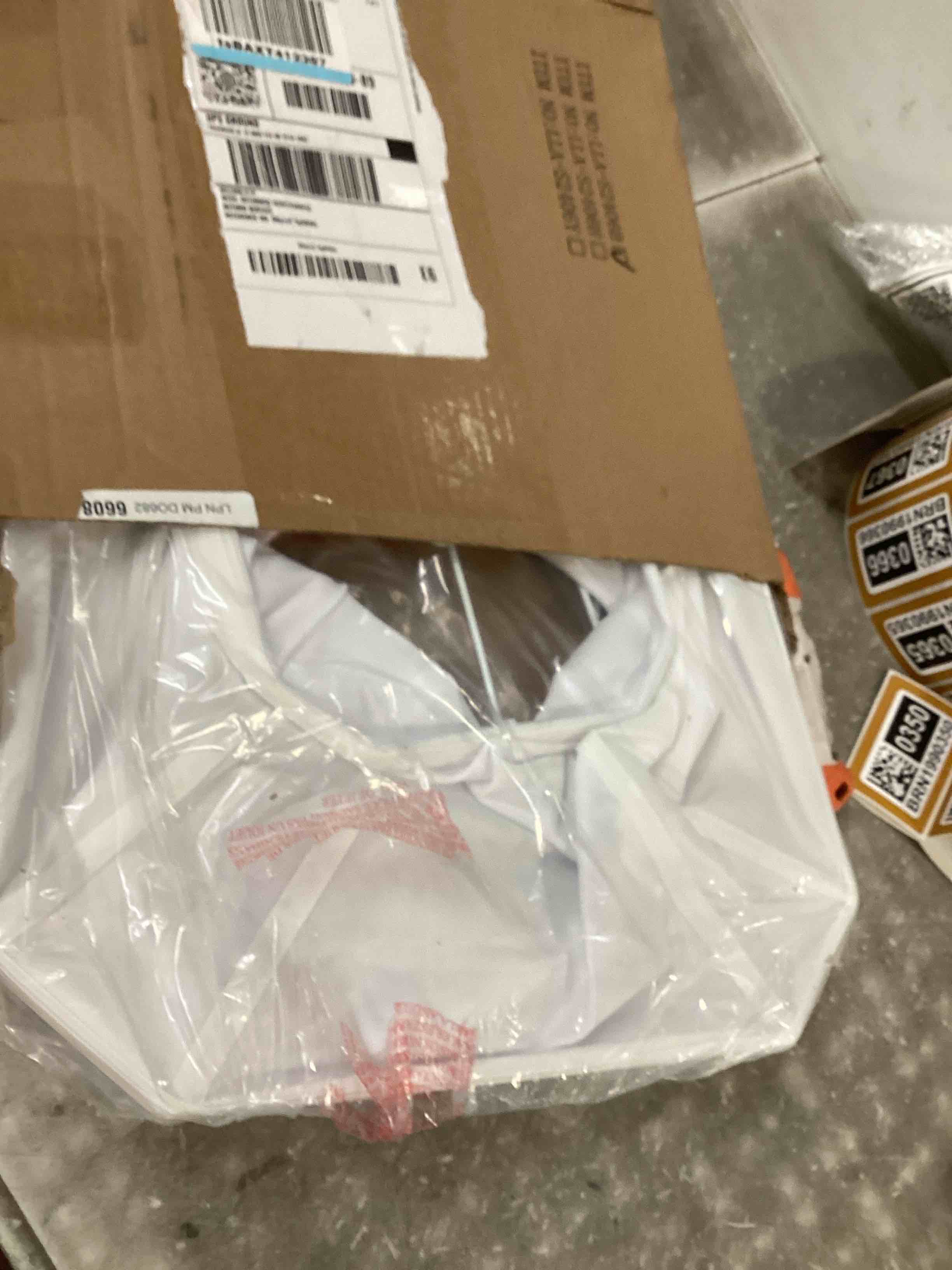 https://s3.amazonaws.com/lotting-images-prod/bidfta/BRN1990354_1744982204852.jpeg