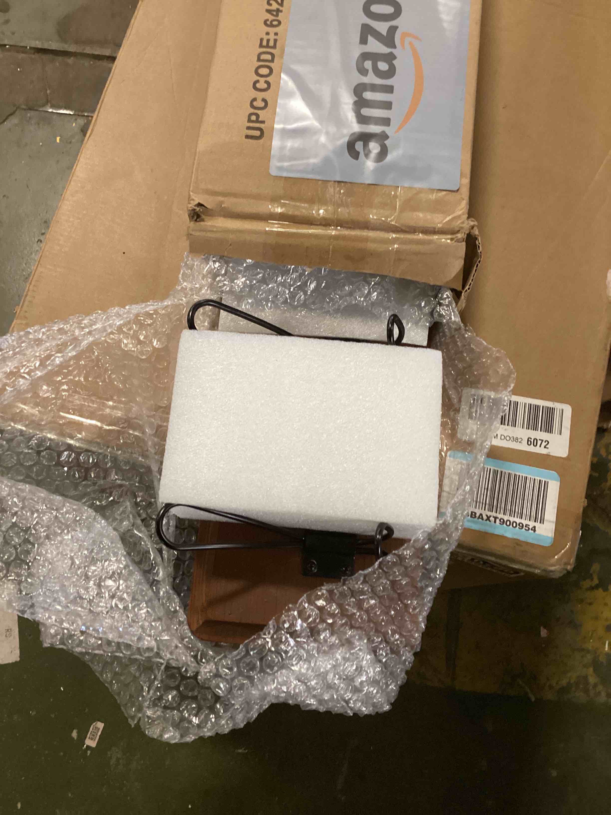 https://s3.amazonaws.com/lotting-images-prod/bidfta/BRN1990760_1745423165390.jpeg