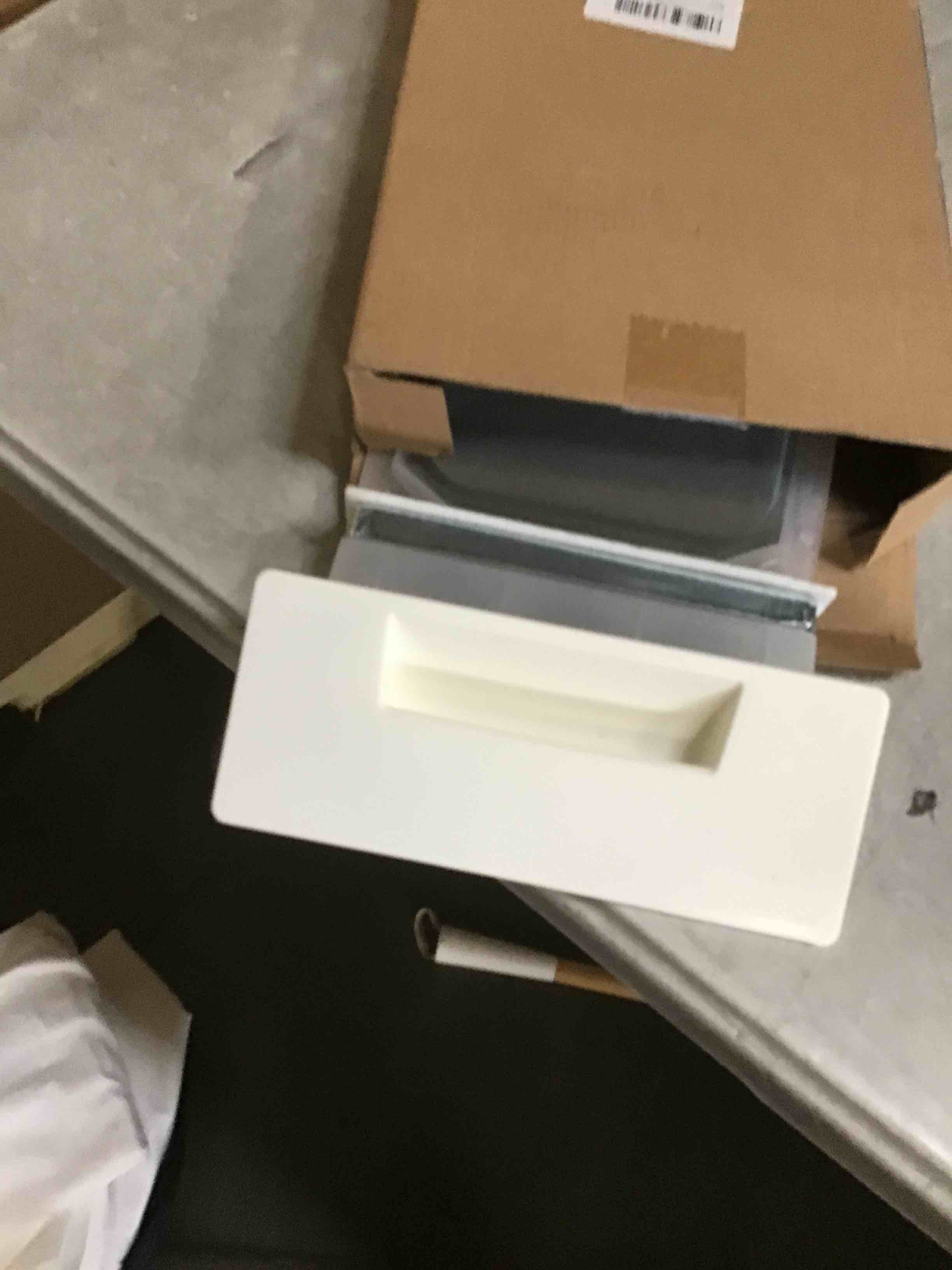 https://s3.amazonaws.com/lotting-images-prod/bidfta/BRN1991453_1745931991648.jpeg