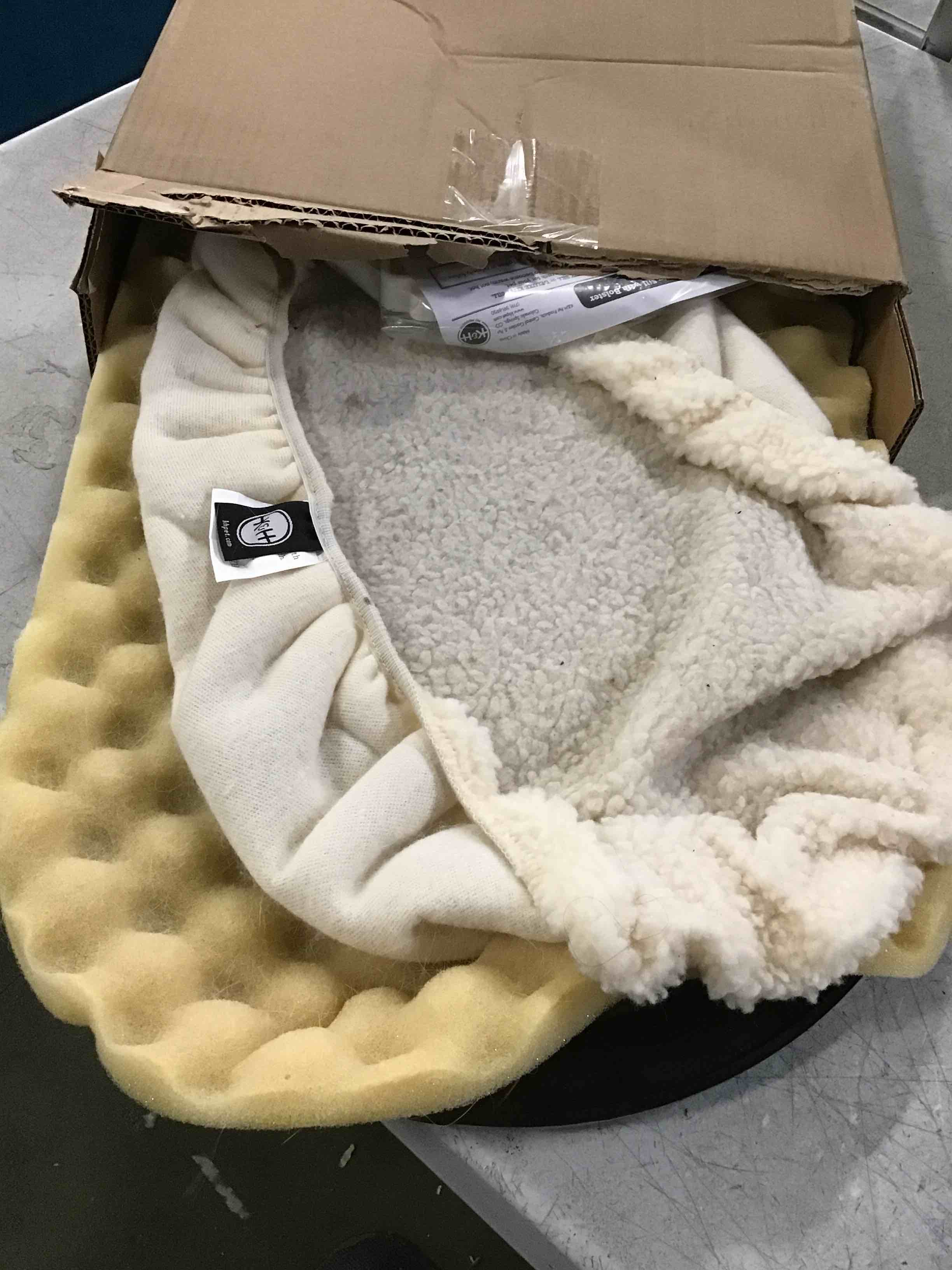 https://s3.amazonaws.com/lotting-images-prod/bidfta/BRN1993828_1746106329641.jpeg