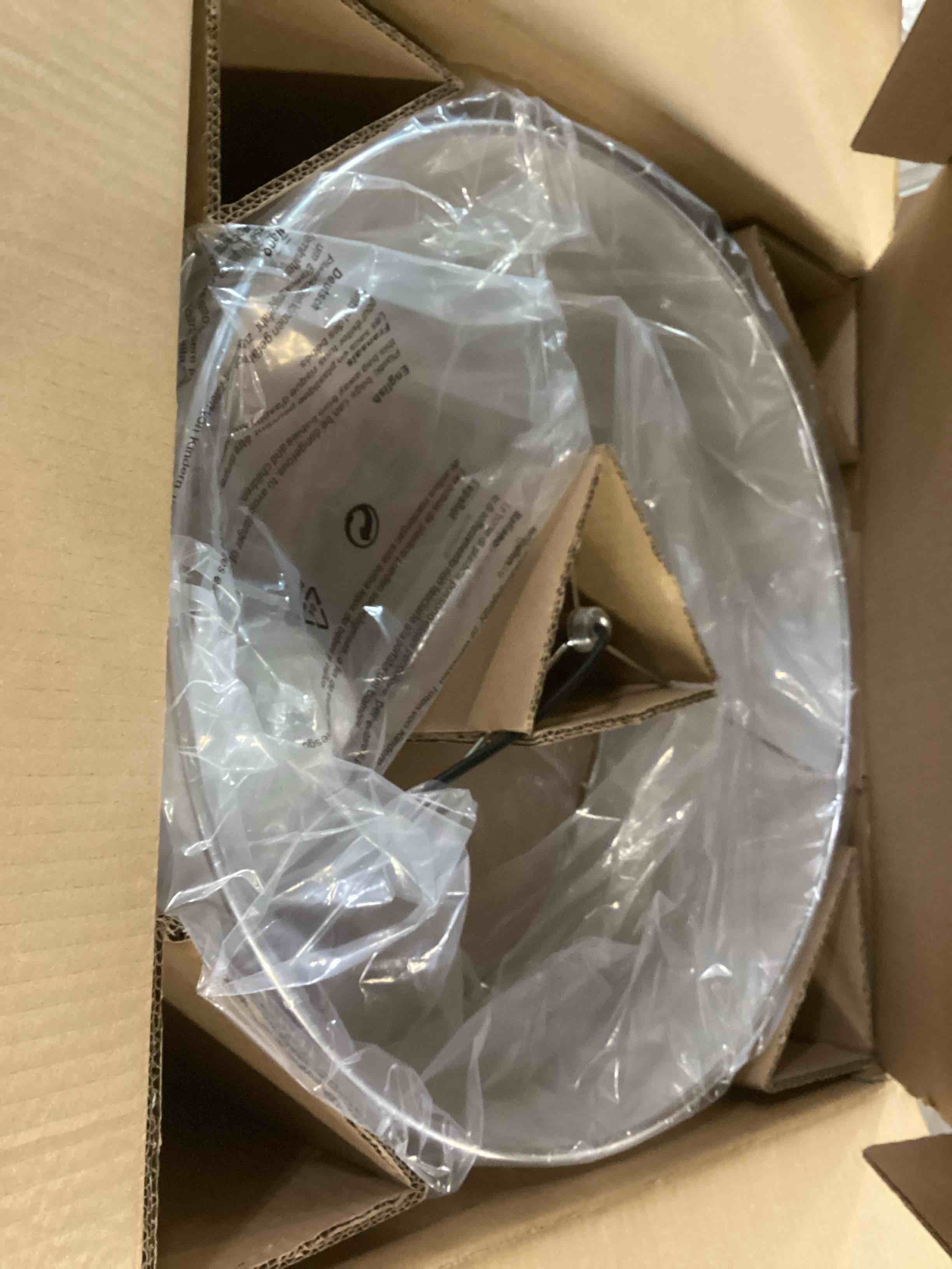 https://s3.amazonaws.com/lotting-images-prod/bidfta/BRN2002335_1744824927738.jpeg