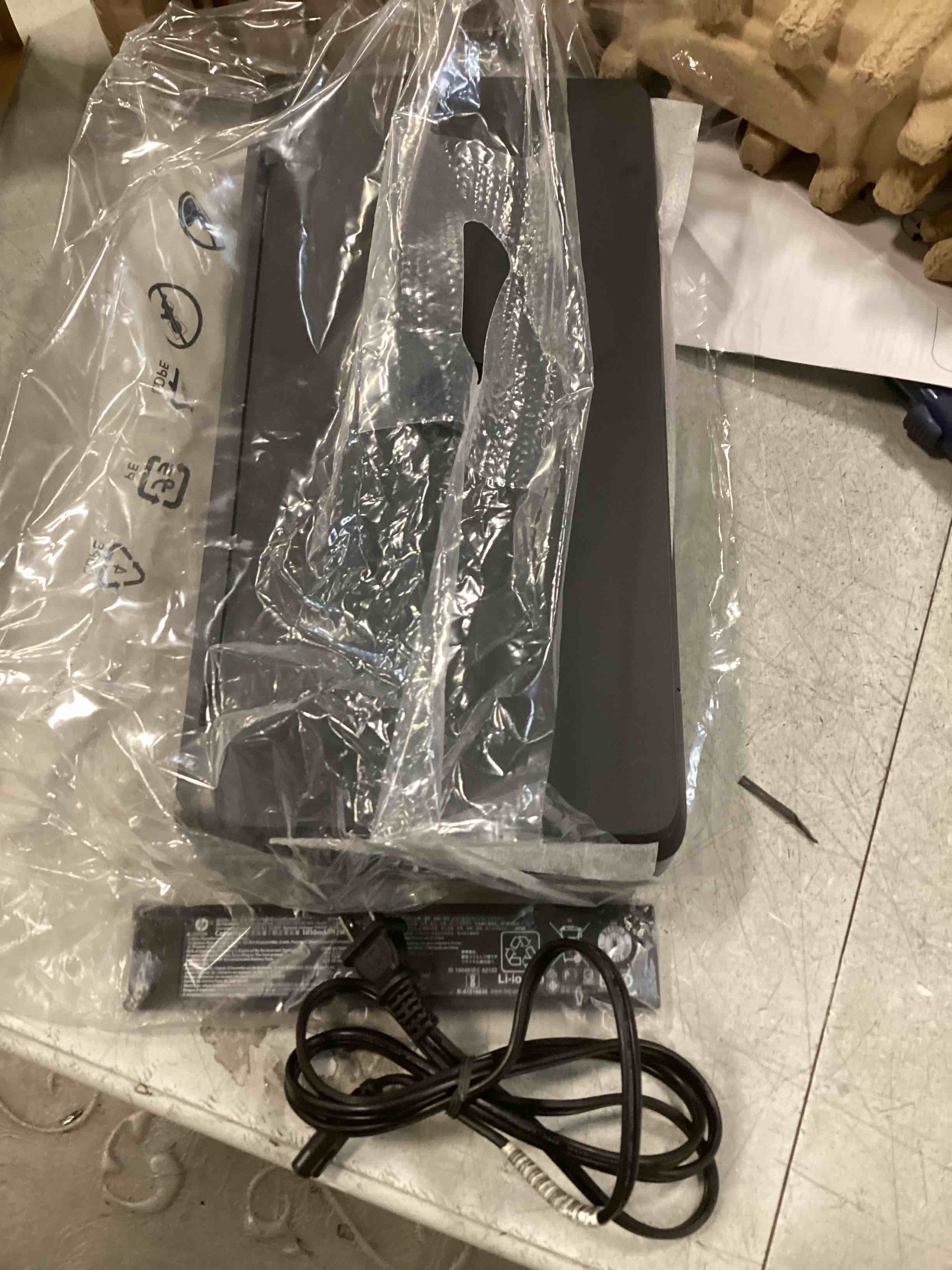https://s3.amazonaws.com/lotting-images-prod/bidfta/BRN2003810_1746122971637.jpeg