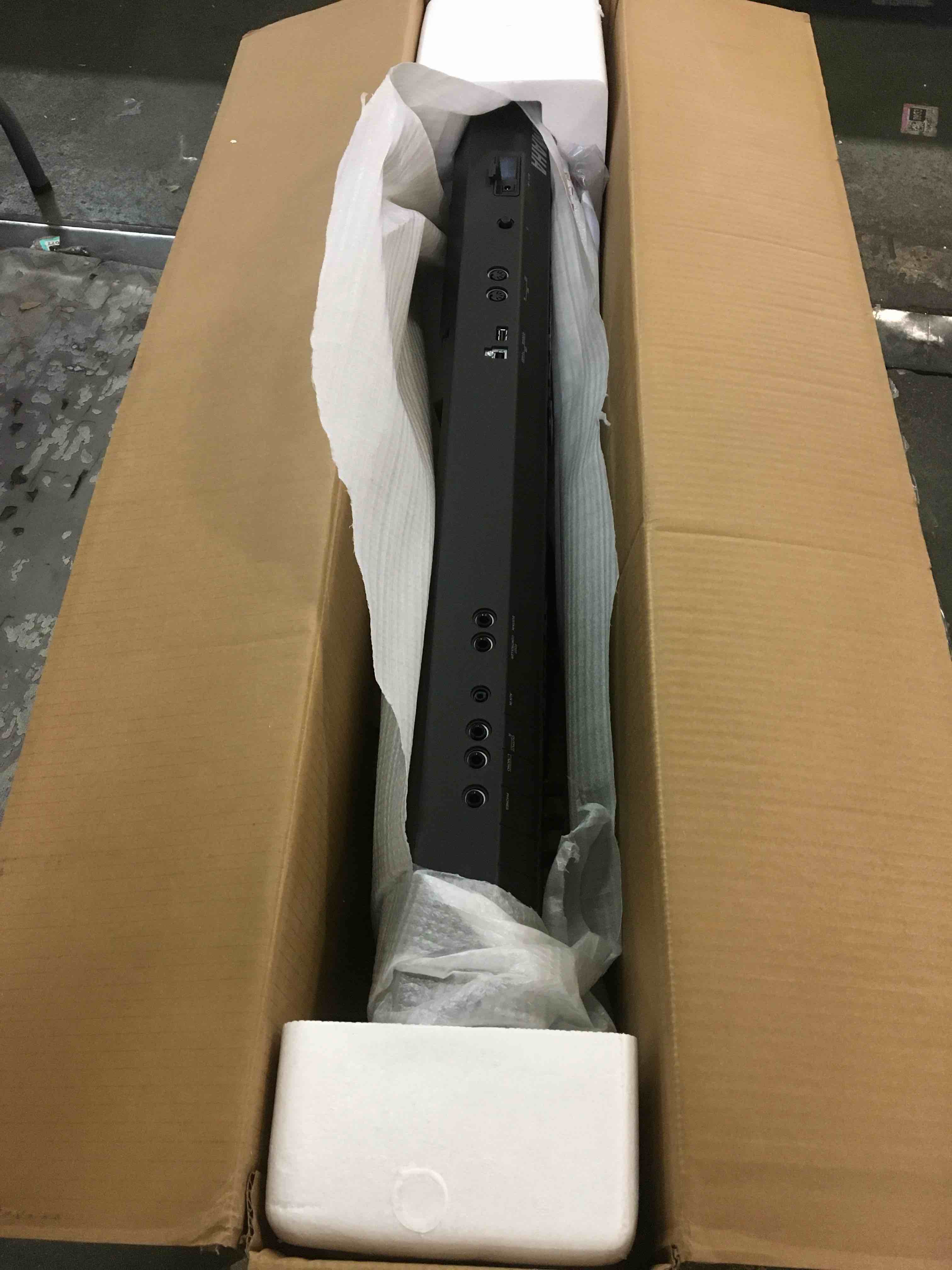 https://s3.amazonaws.com/lotting-images-prod/bidfta/BRN2004298_1746536770264.jpeg