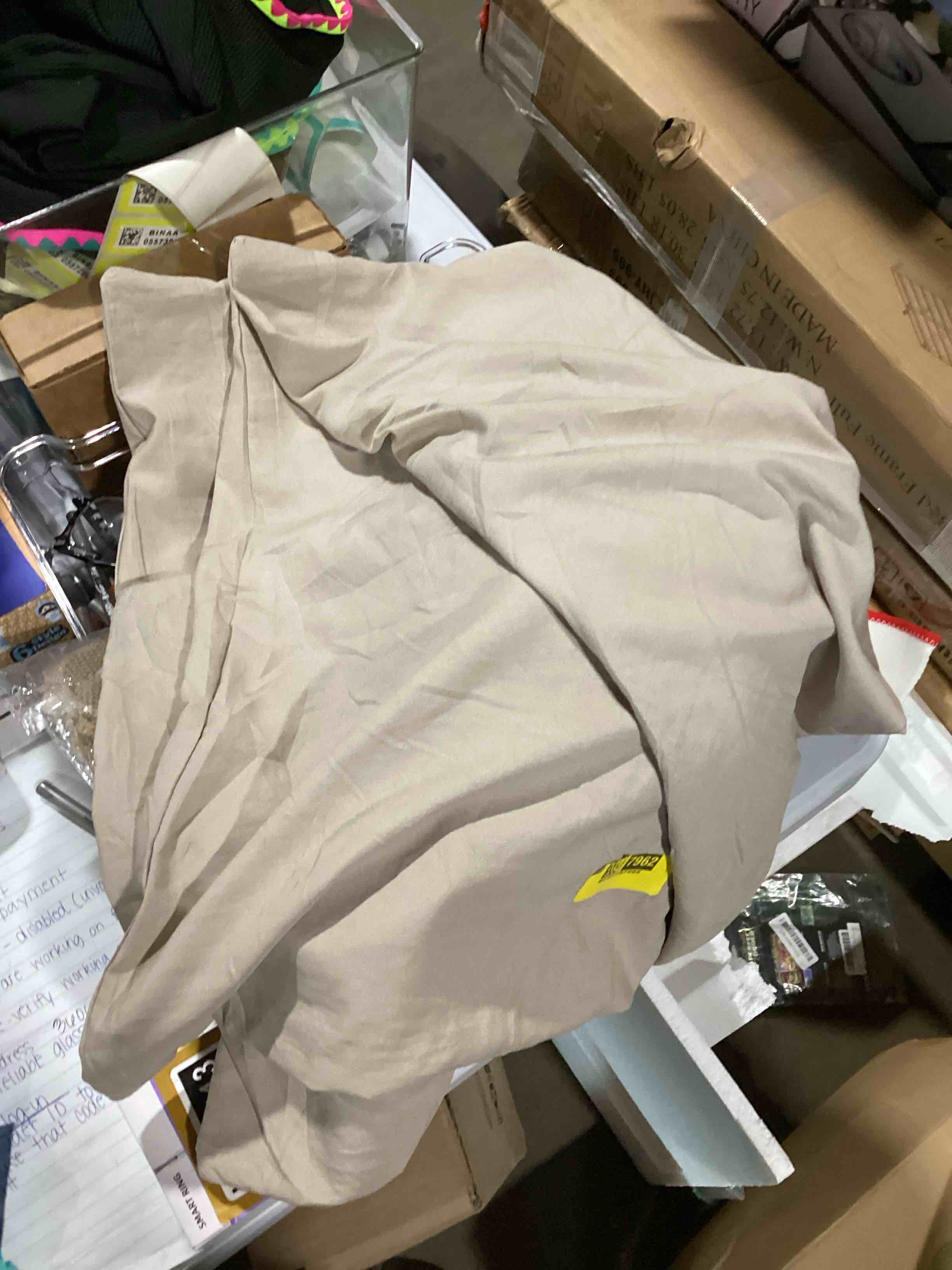 Condition photo showing Good Condition for bedsure shams set