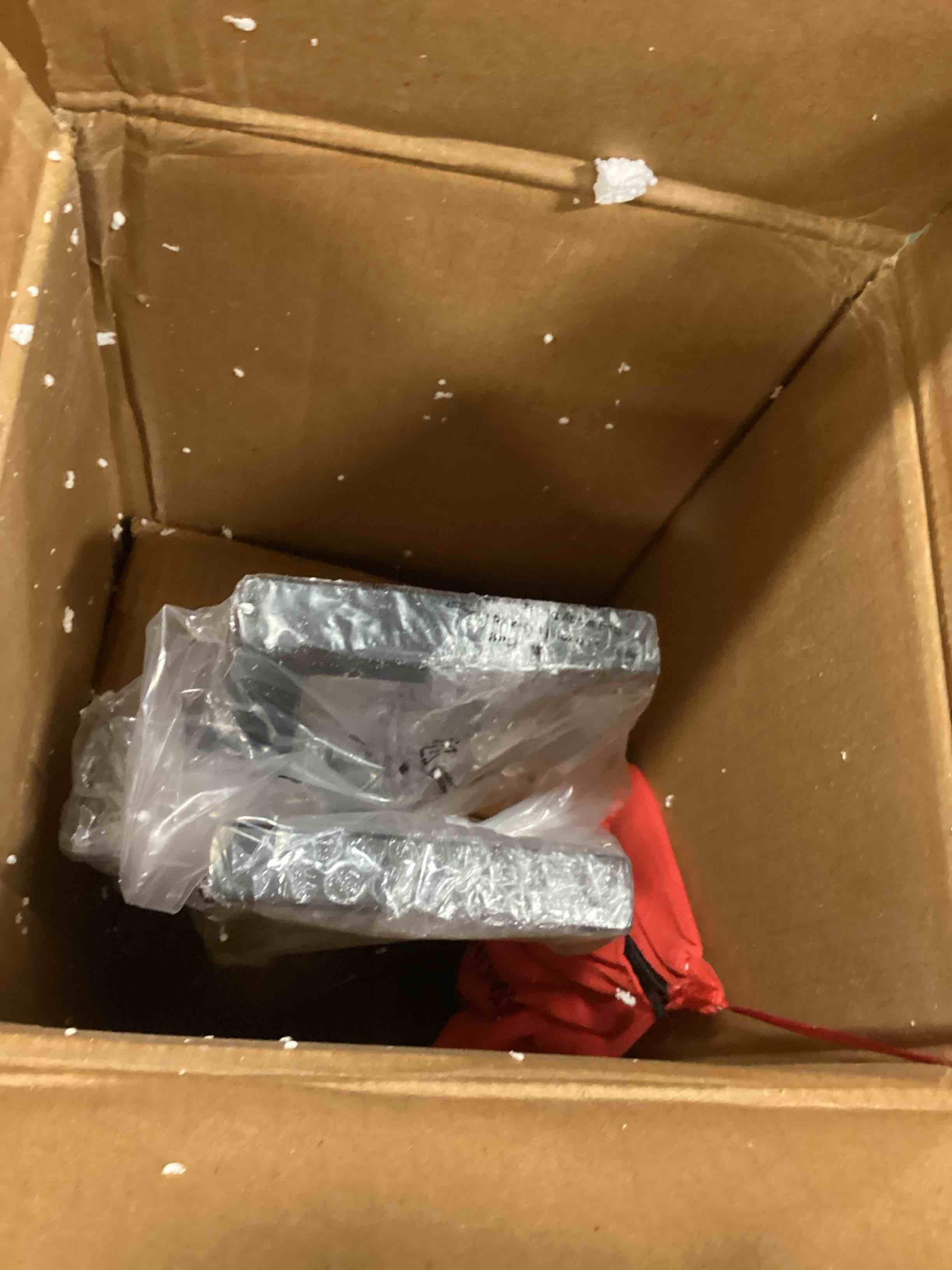 https://s3.amazonaws.com/lotting-images-prod/bidfta/BRN2052632_1748458799357.jpeg