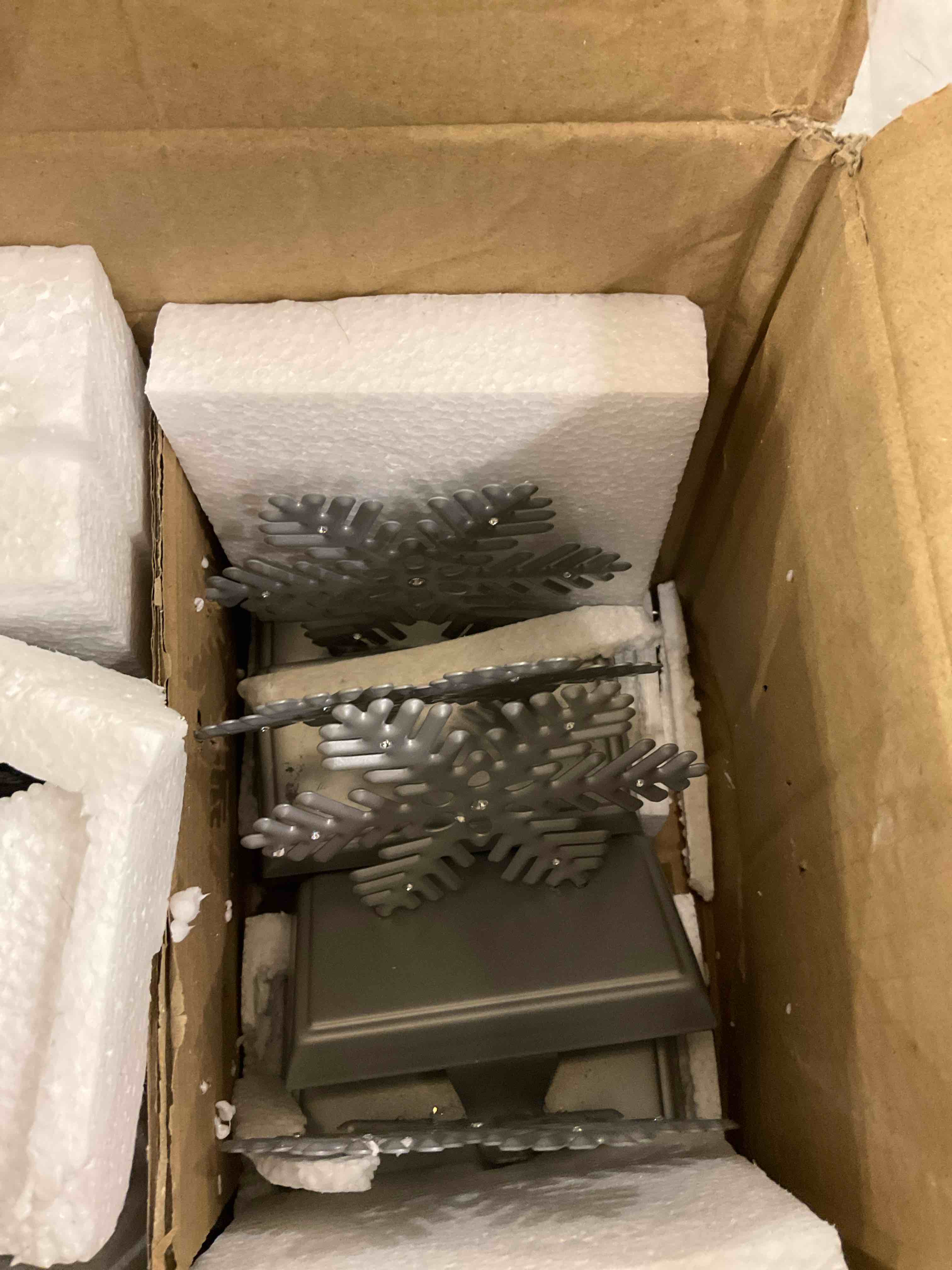 8 Pcs Christmas Snowflake Stocking Holders, Snowflake with Diamond Stocking Hanger Mantel Weighted Heavy Metal Stocking Hook Stand with Non-Slip Strips for Tables Window Fireplace Home Décor Diamond Snowflake 8