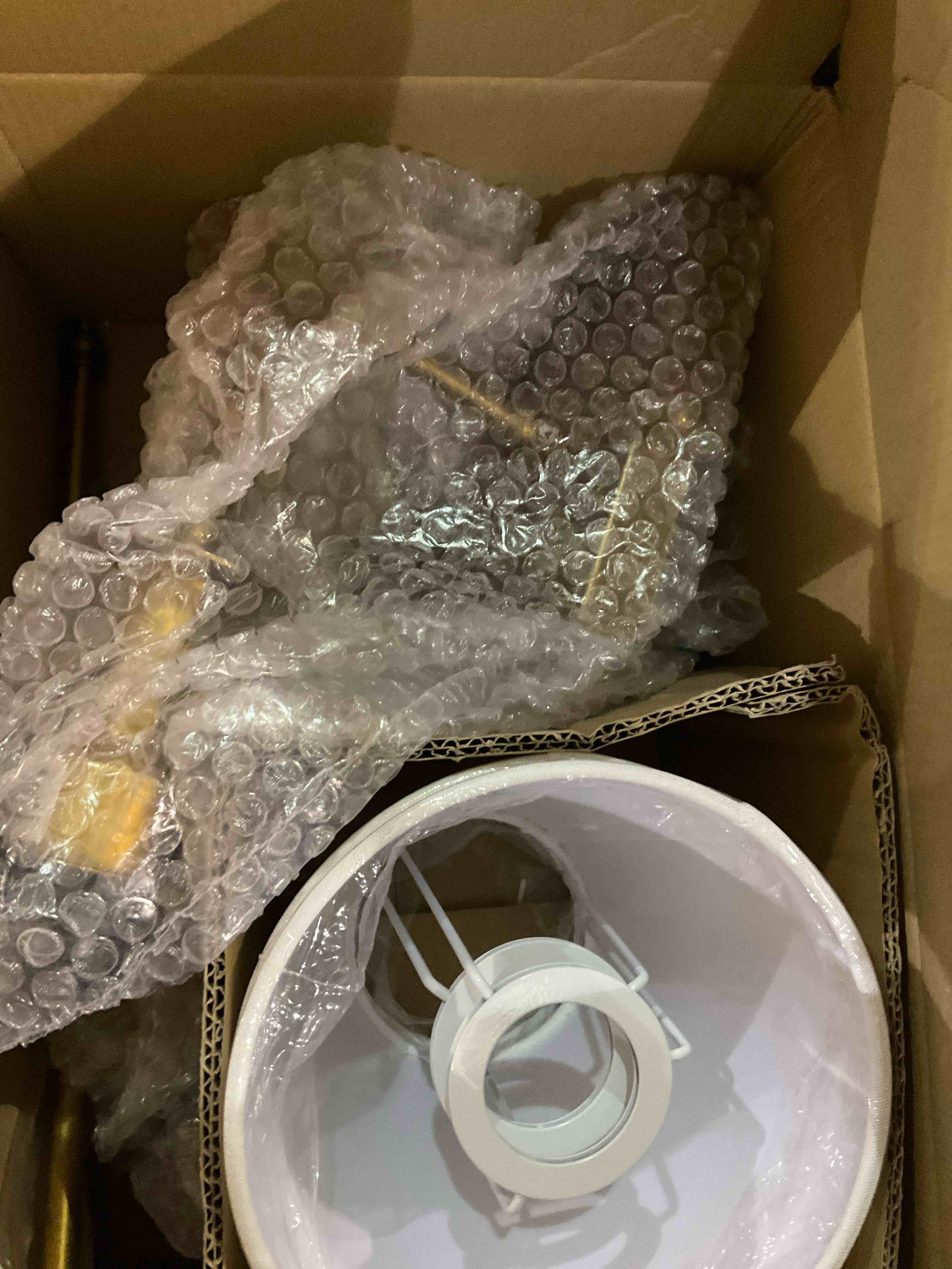 https://s3.amazonaws.com/lotting-images-prod/bidfta/BRN2068823_1743767968544.jpeg