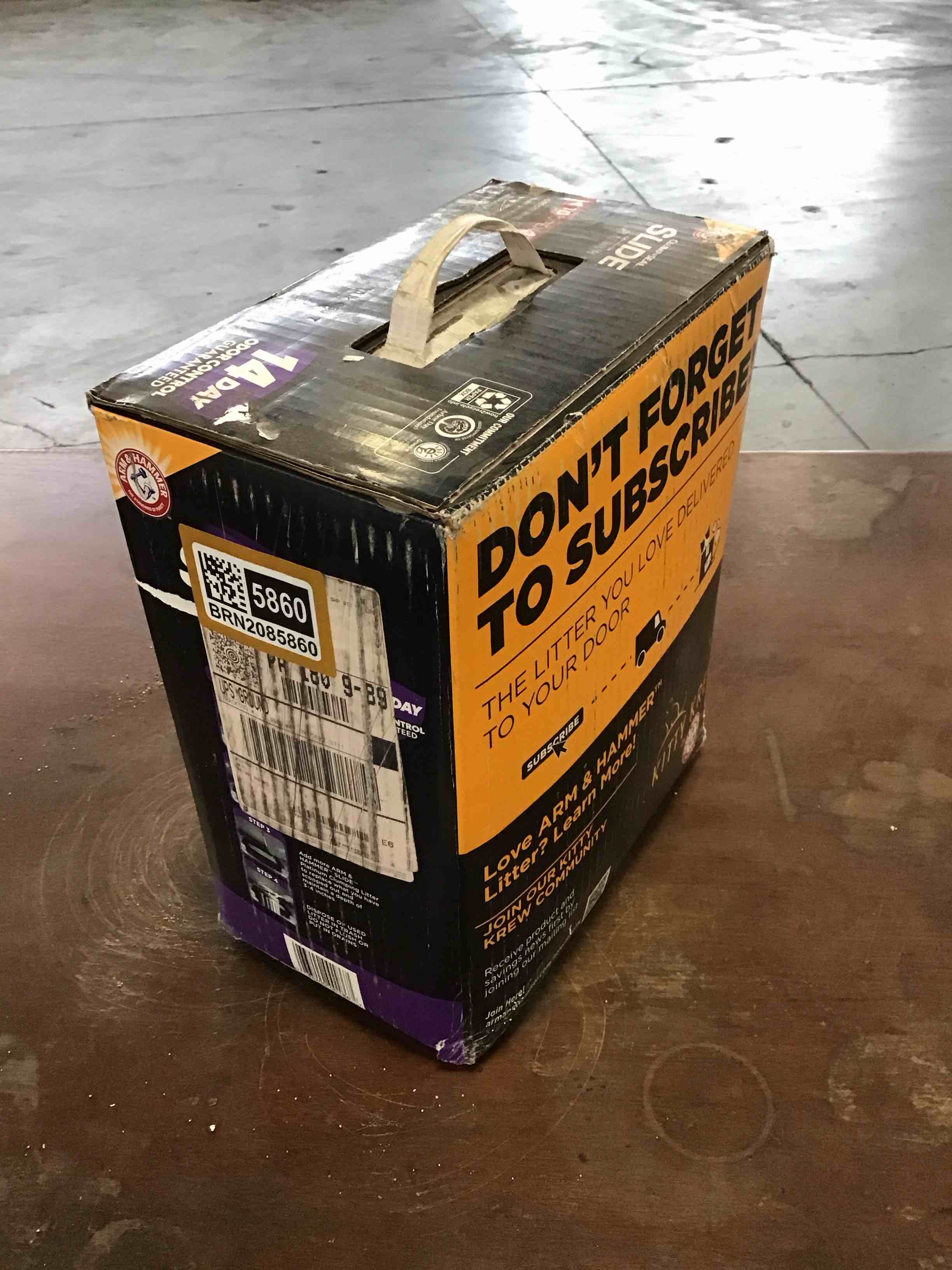 Condition photo showing Good Condition for ARM & HAMMER Clump & Seal SLIDE Platinum Multi-Cat Clumping Cat Litter, 14-Day Odor Control, EZ Clean Technology, 37 lbs – No Scrubbing, Powerful Odor Eliminator 37lb – Frustration Free Pack SLIDE Platinum Clumping Litter