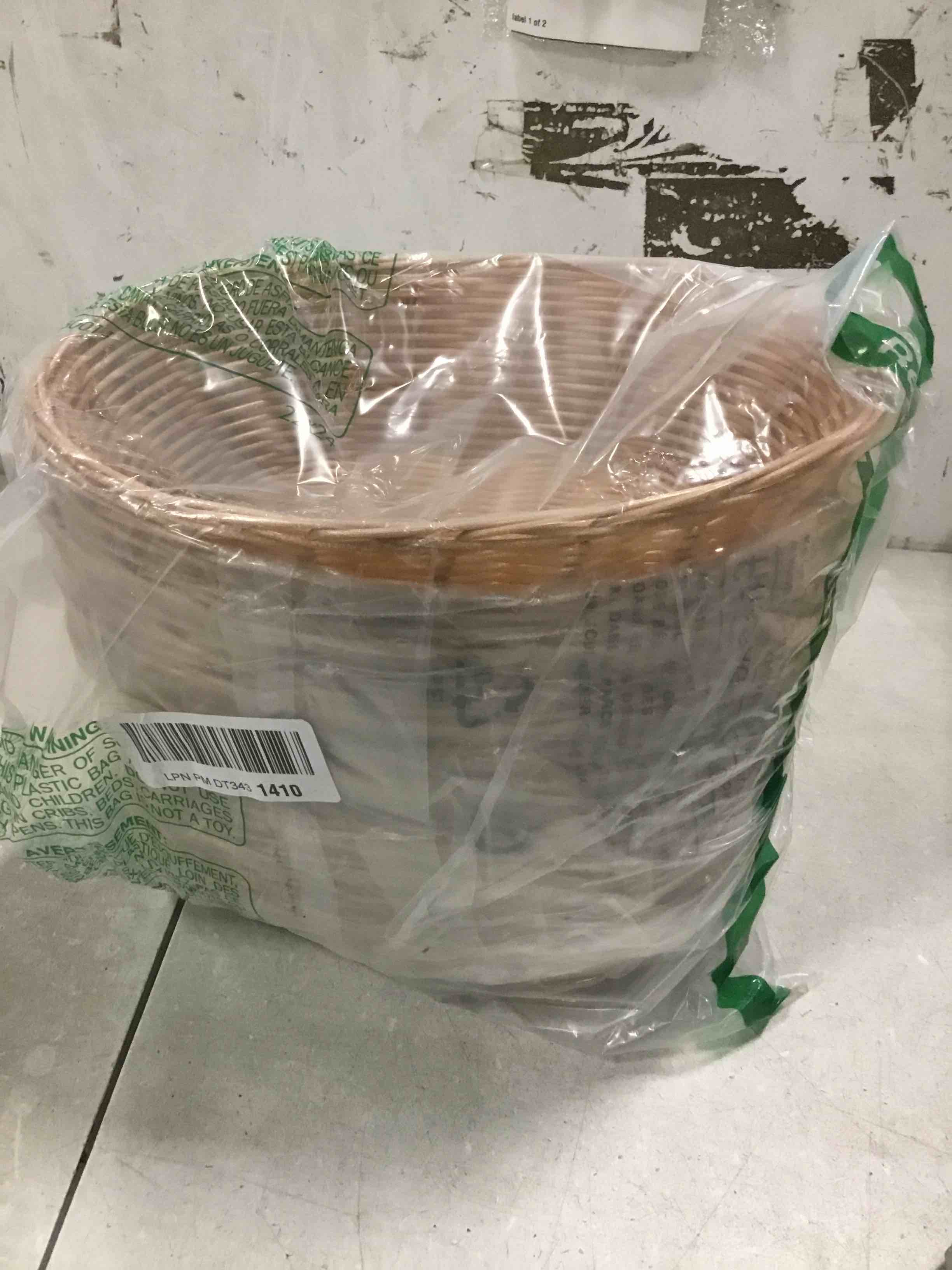 https://s3.amazonaws.com/lotting-images-prod/bidfta/BRN2108107_1744205015825.jpeg