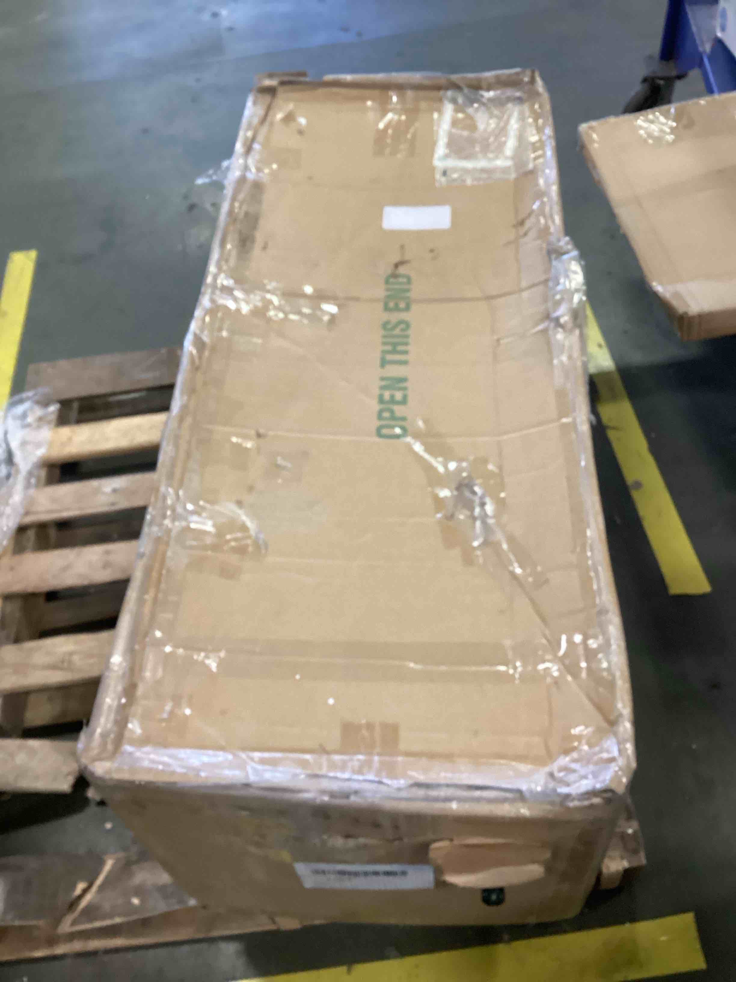 https://s3.amazonaws.com/lotting-images-prod/bidfta/BRN2113142_1743536864677.jpeg