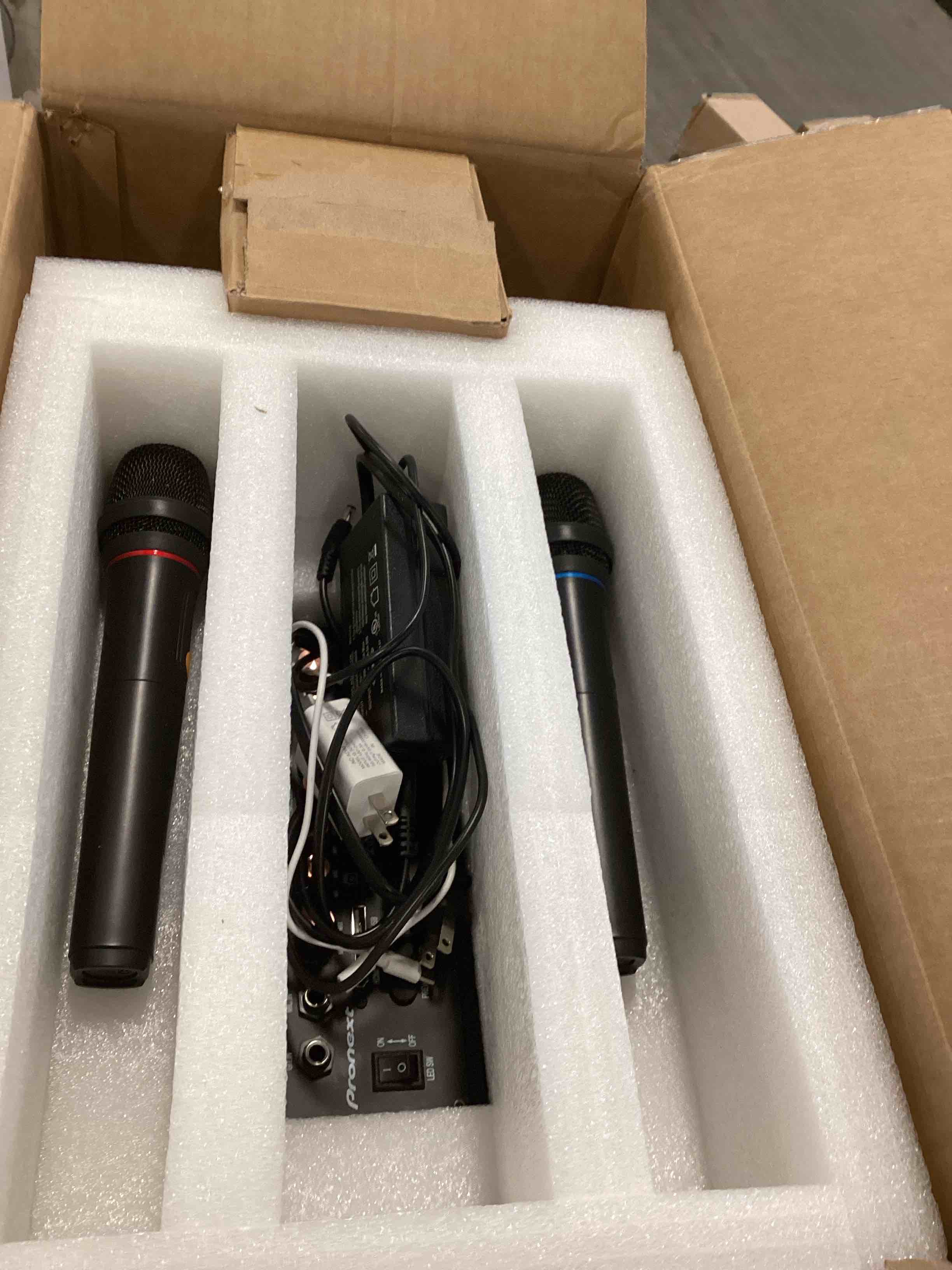 https://s3.amazonaws.com/lotting-images-prod/bidfta/BRN2113143_1743524370319.jpeg