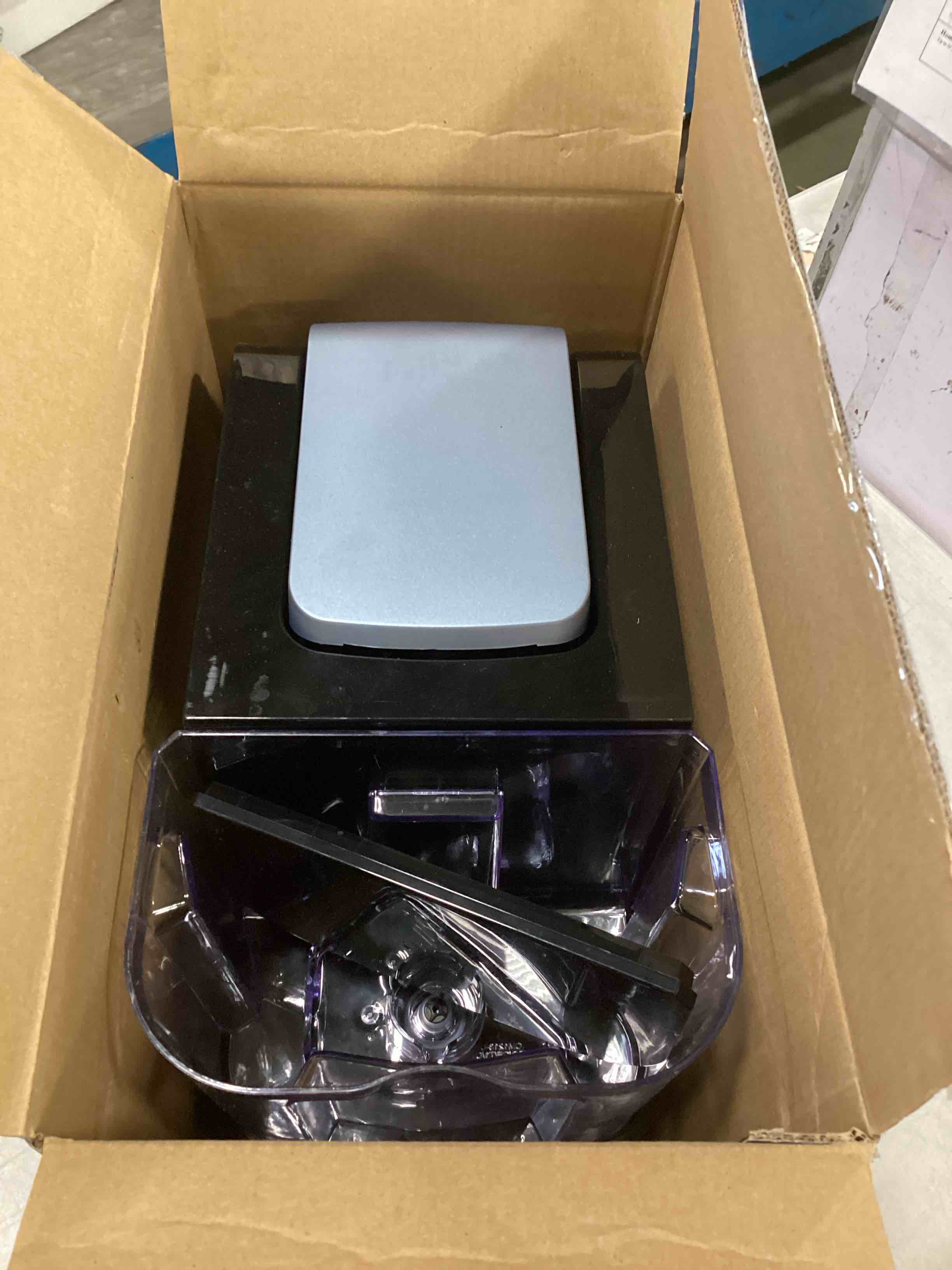 https://s3.amazonaws.com/lotting-images-prod/bidfta/BRN2113405_1743624762198.jpeg
