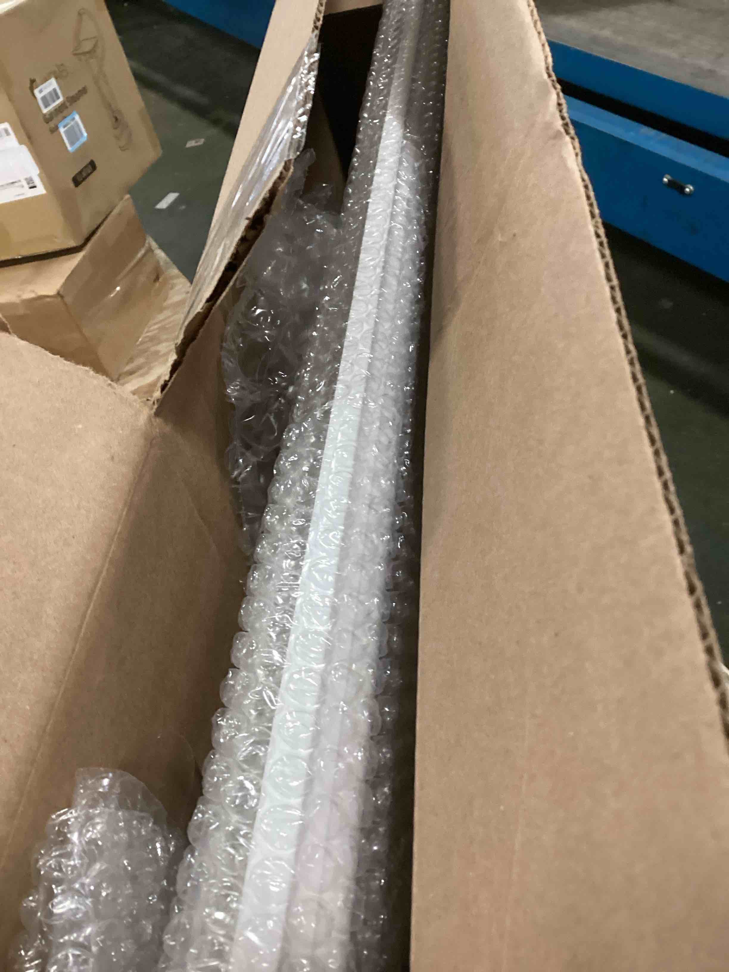 https://s3.amazonaws.com/lotting-images-prod/bidfta/BRN2113414_1743682513749.jpeg
