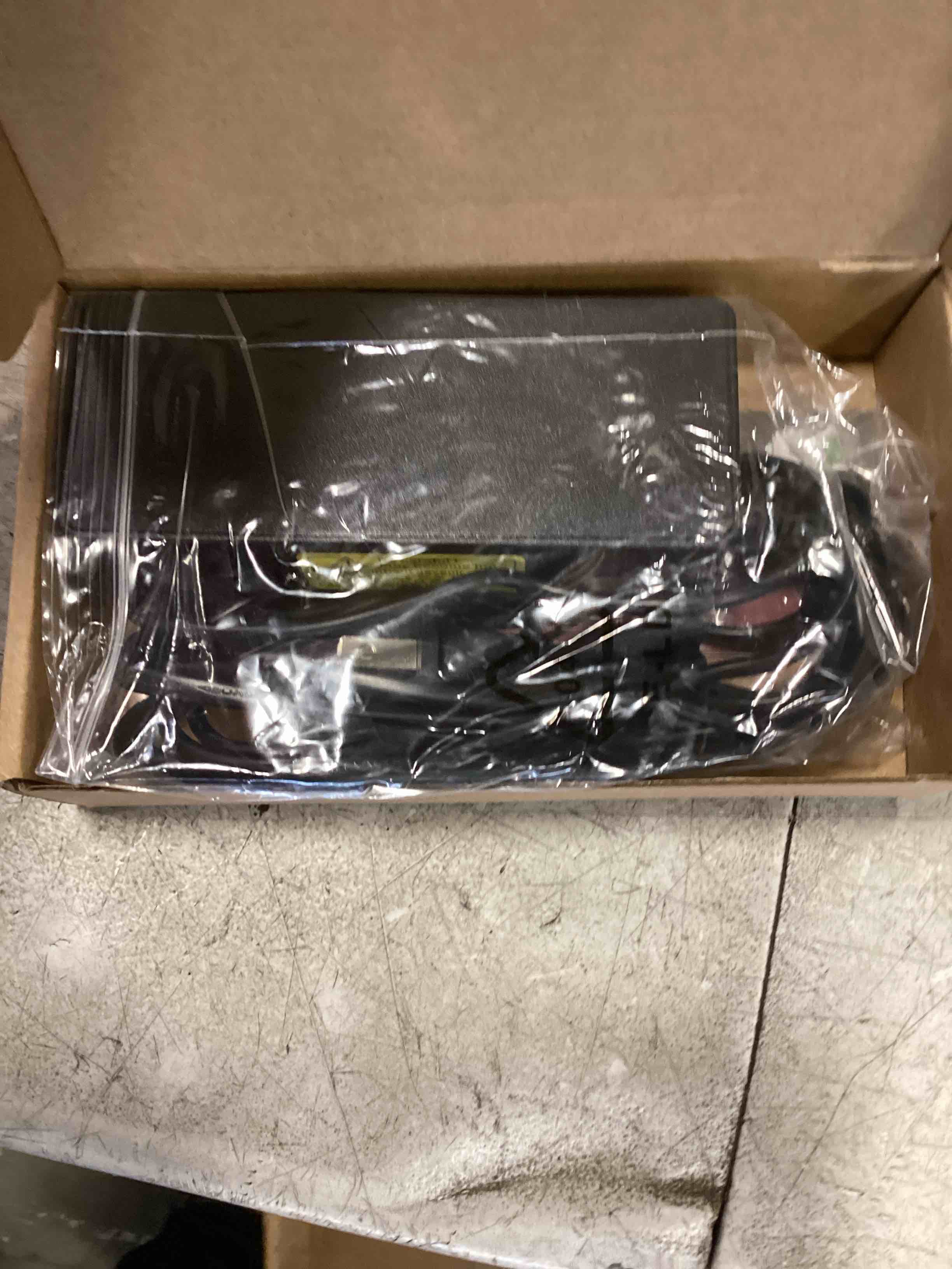 https://s3.amazonaws.com/lotting-images-prod/bidfta/BRN2113958_1744037655049.jpeg