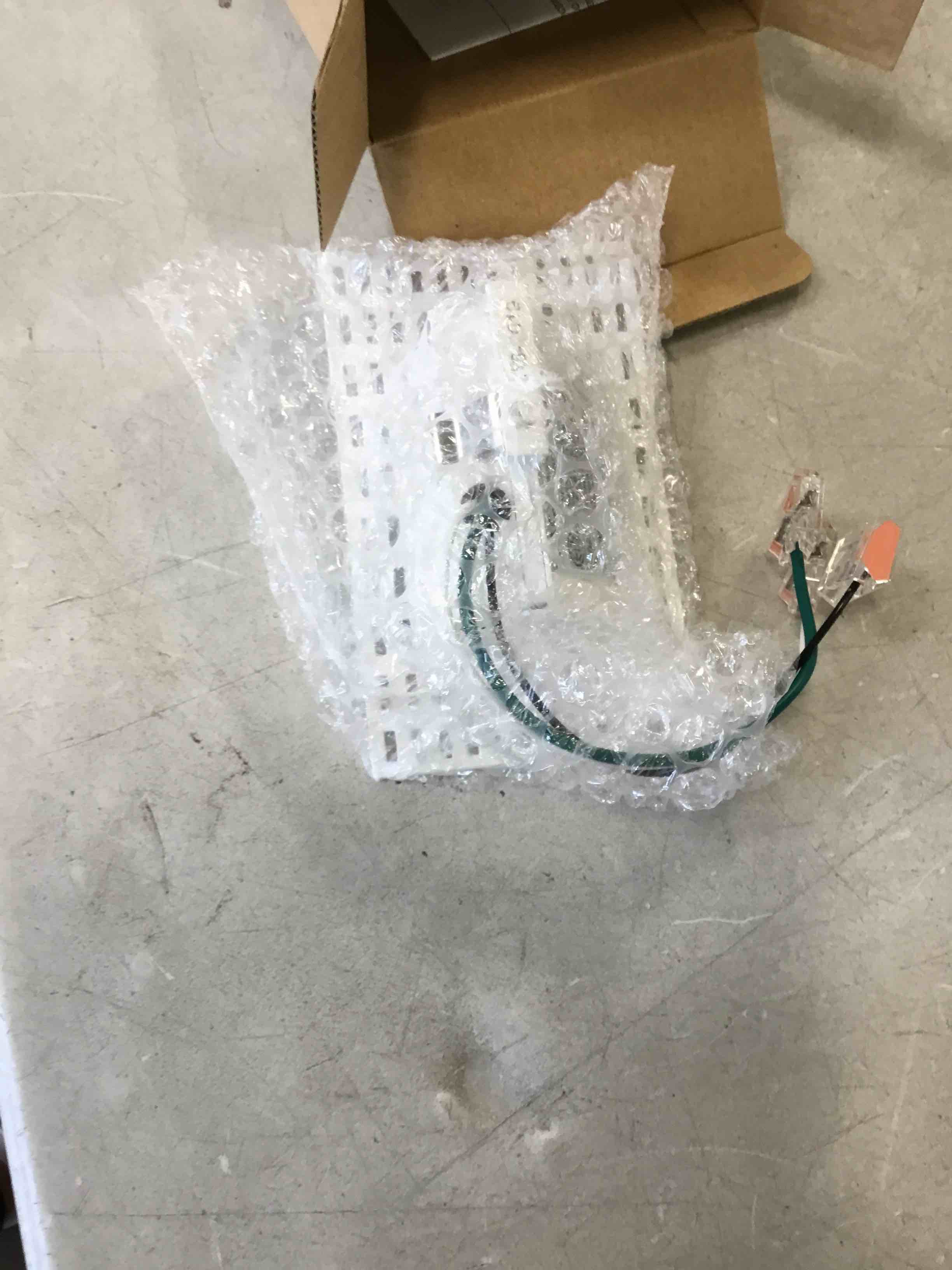 https://s3.amazonaws.com/lotting-images-prod/bidfta/BRN2116560_1745421282346.jpeg