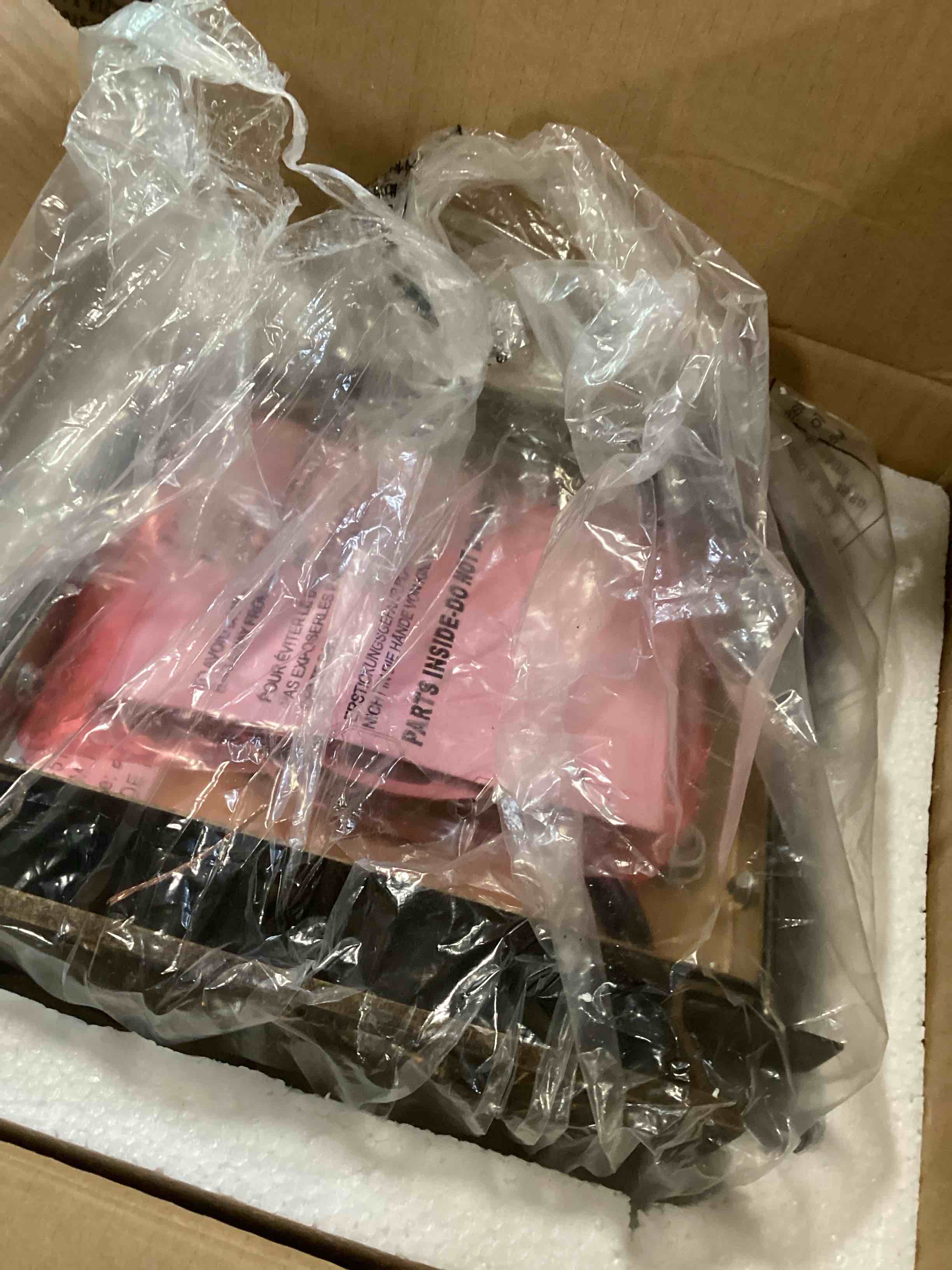 https://s3.amazonaws.com/lotting-images-prod/bidfta/BRN2117077_1746192202285.jpeg