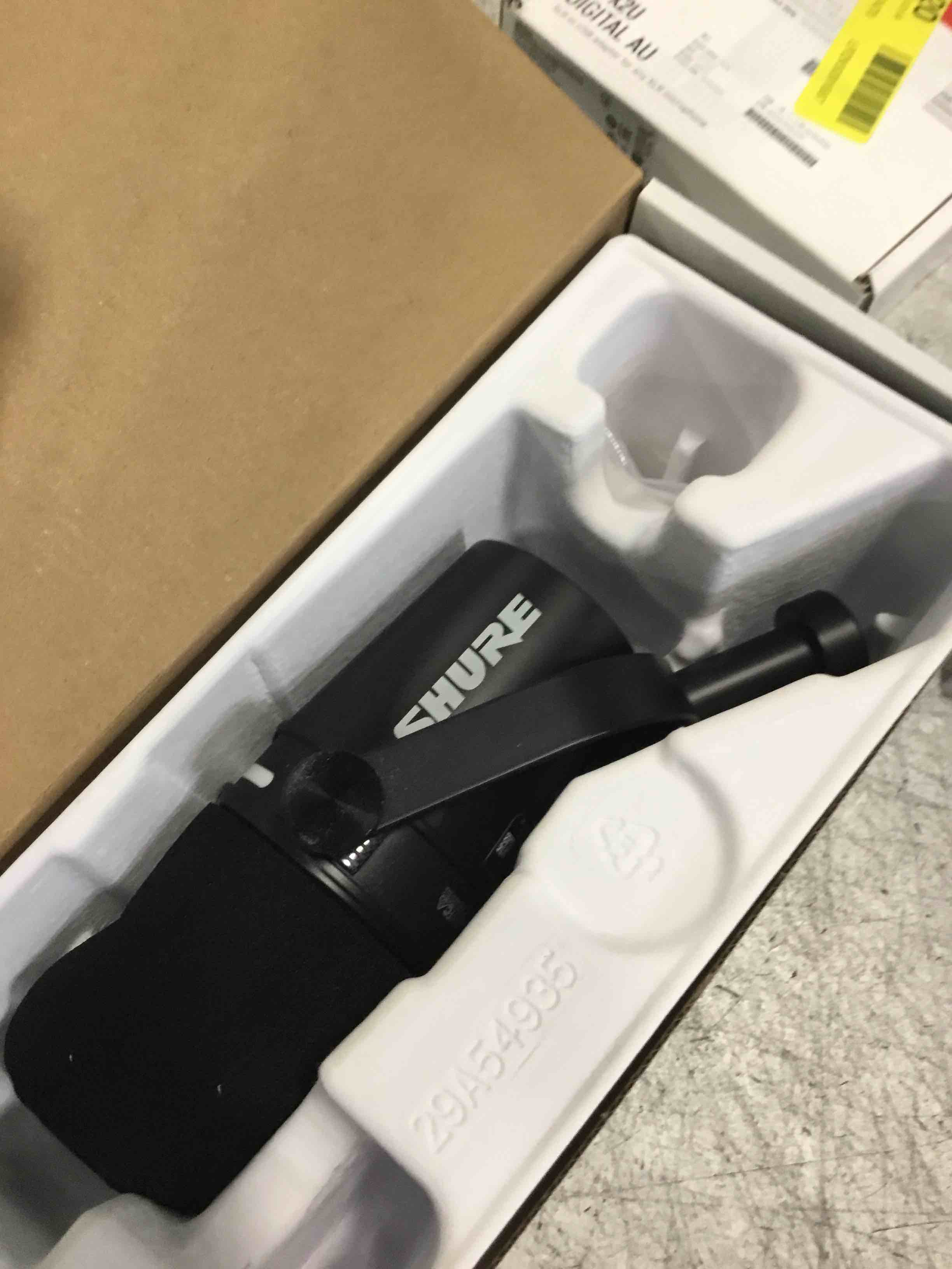https://s3.amazonaws.com/lotting-images-prod/bidfta/BRN2118923_1749662347621.jpeg