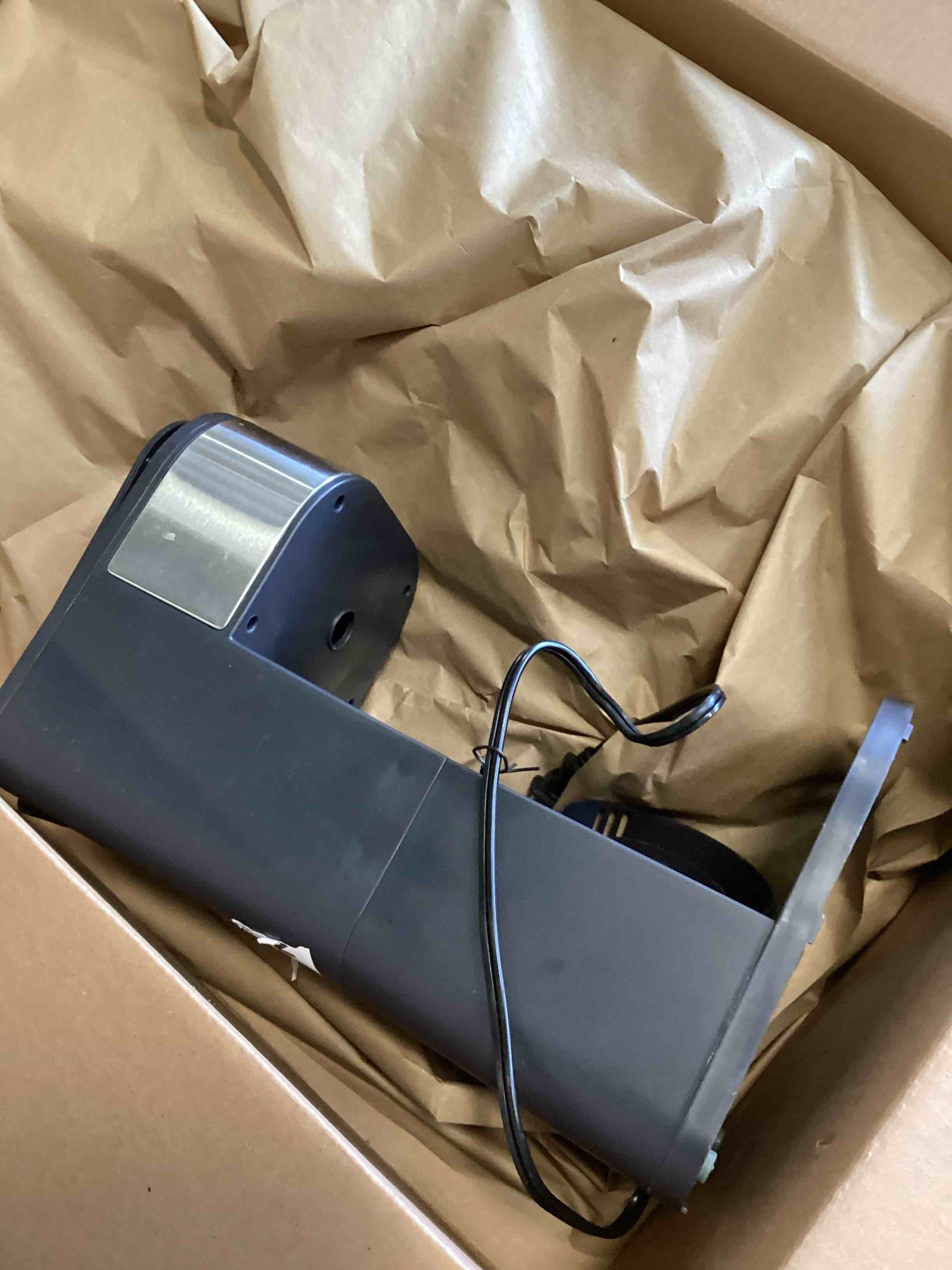 https://s3.amazonaws.com/lotting-images-prod/bidfta/BRN2119028_1743090700917.jpeg
