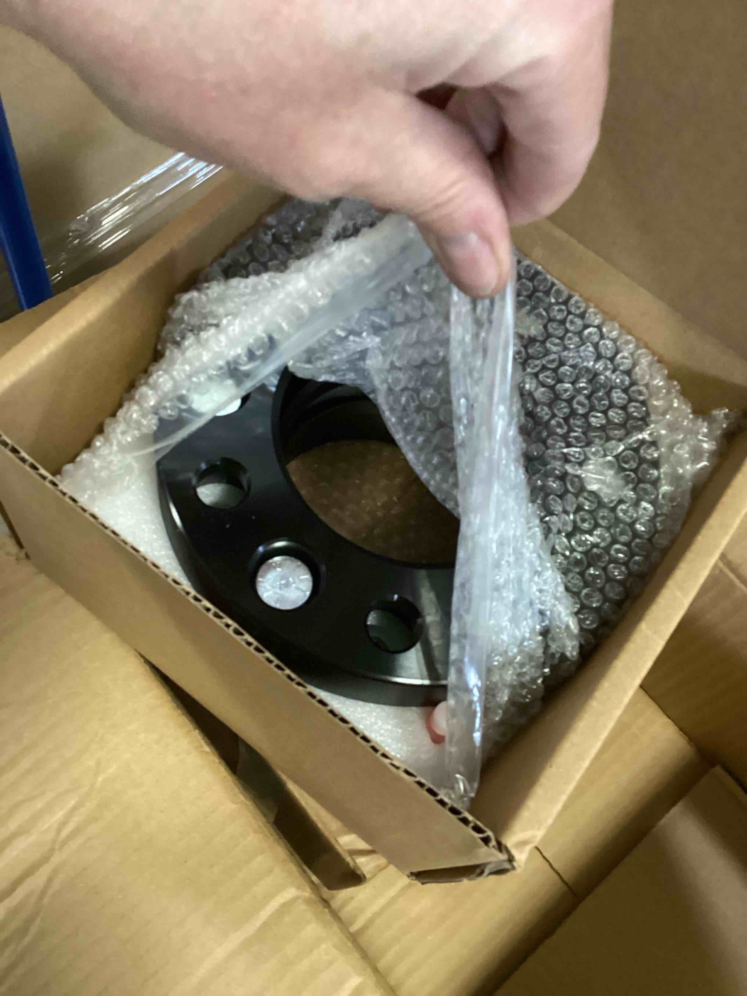 https://s3.amazonaws.com/lotting-images-prod/bidfta/BRN2119313_1743192848357.jpeg