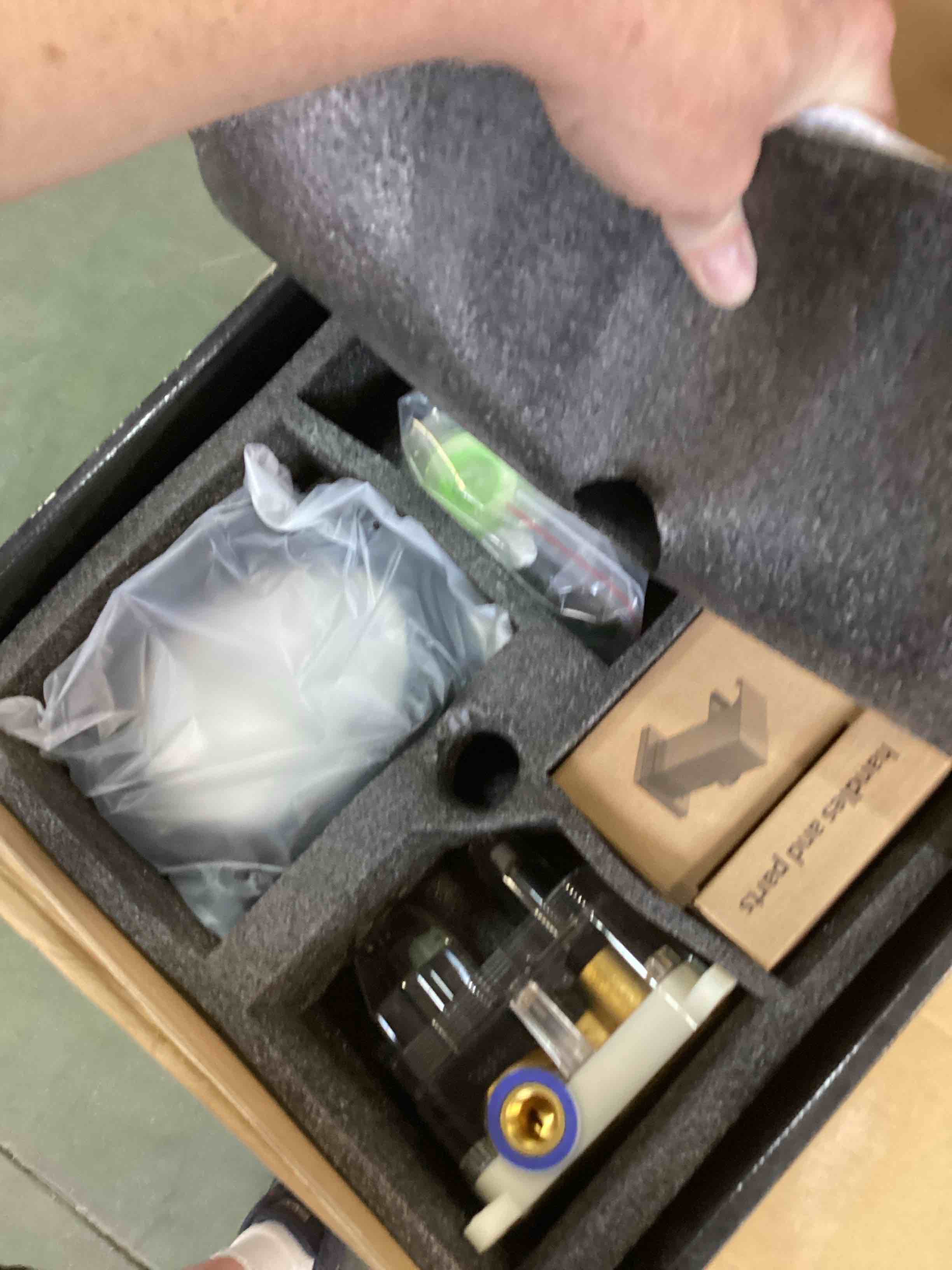 https://s3.amazonaws.com/lotting-images-prod/bidfta/BRN2119411_1743447193301.jpeg