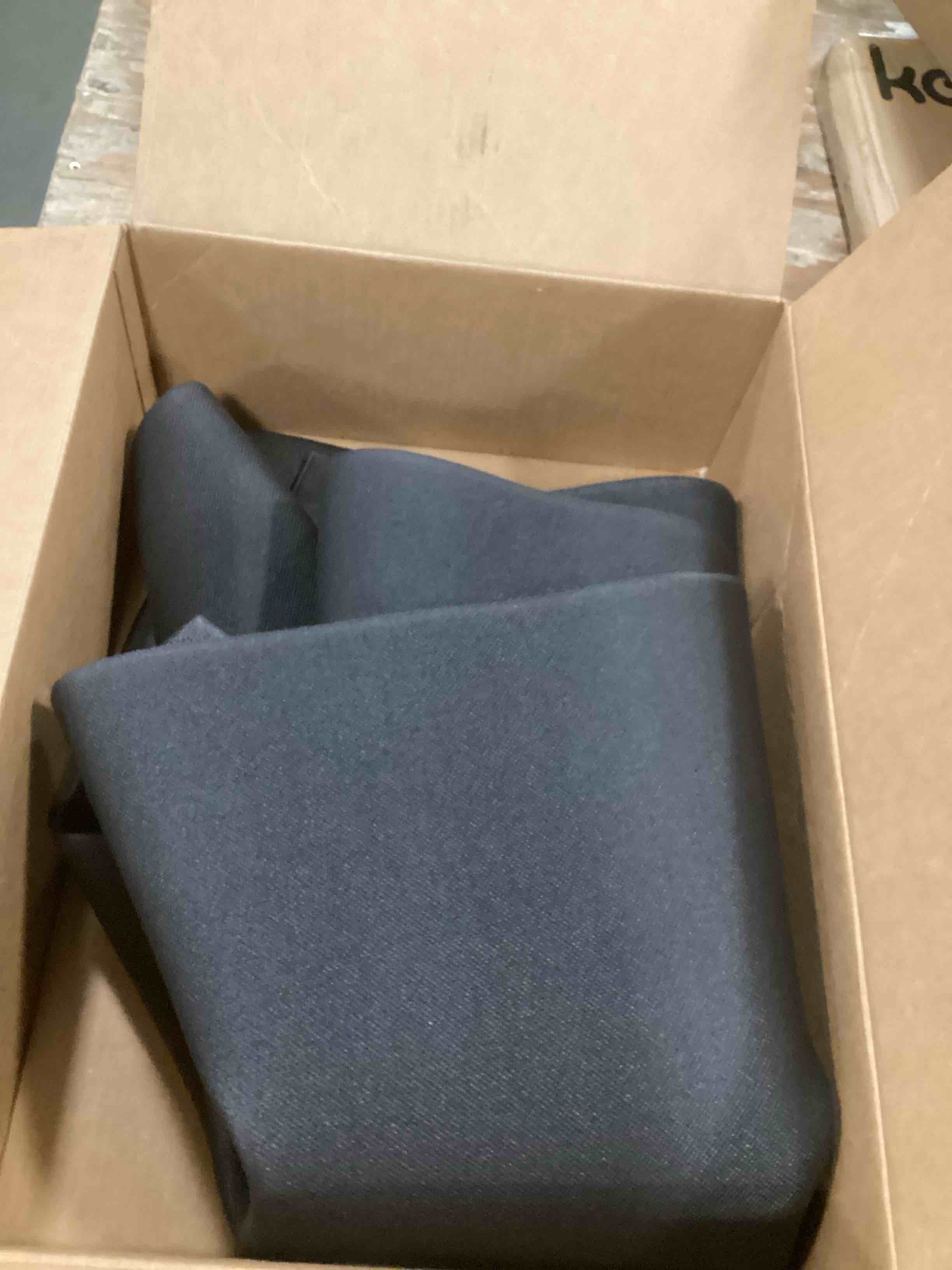https://s3.amazonaws.com/lotting-images-prod/bidfta/BRN2123404_1743769951474.jpeg