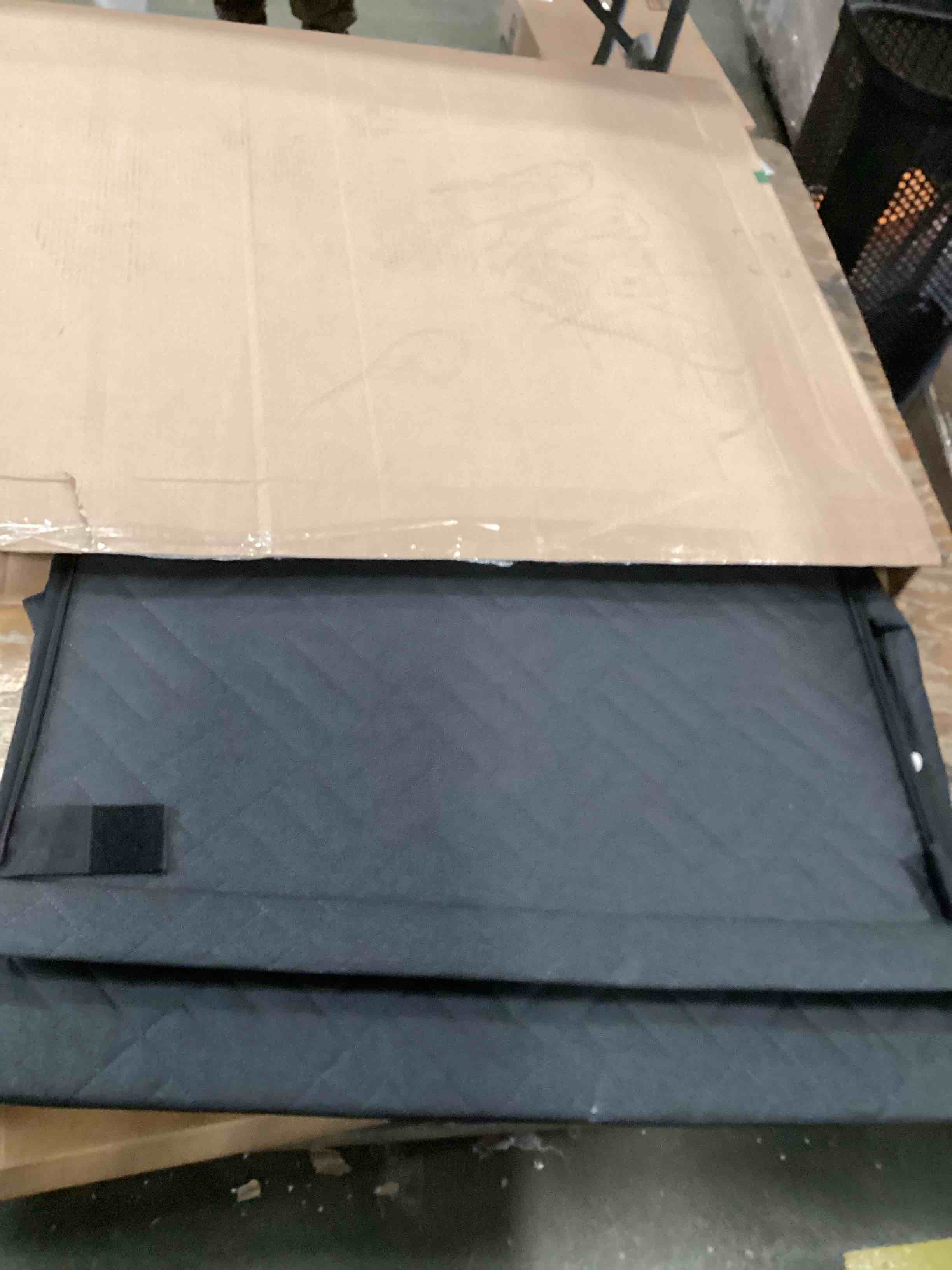 https://s3.amazonaws.com/lotting-images-prod/bidfta/BRN2124256_1744307092242.jpeg