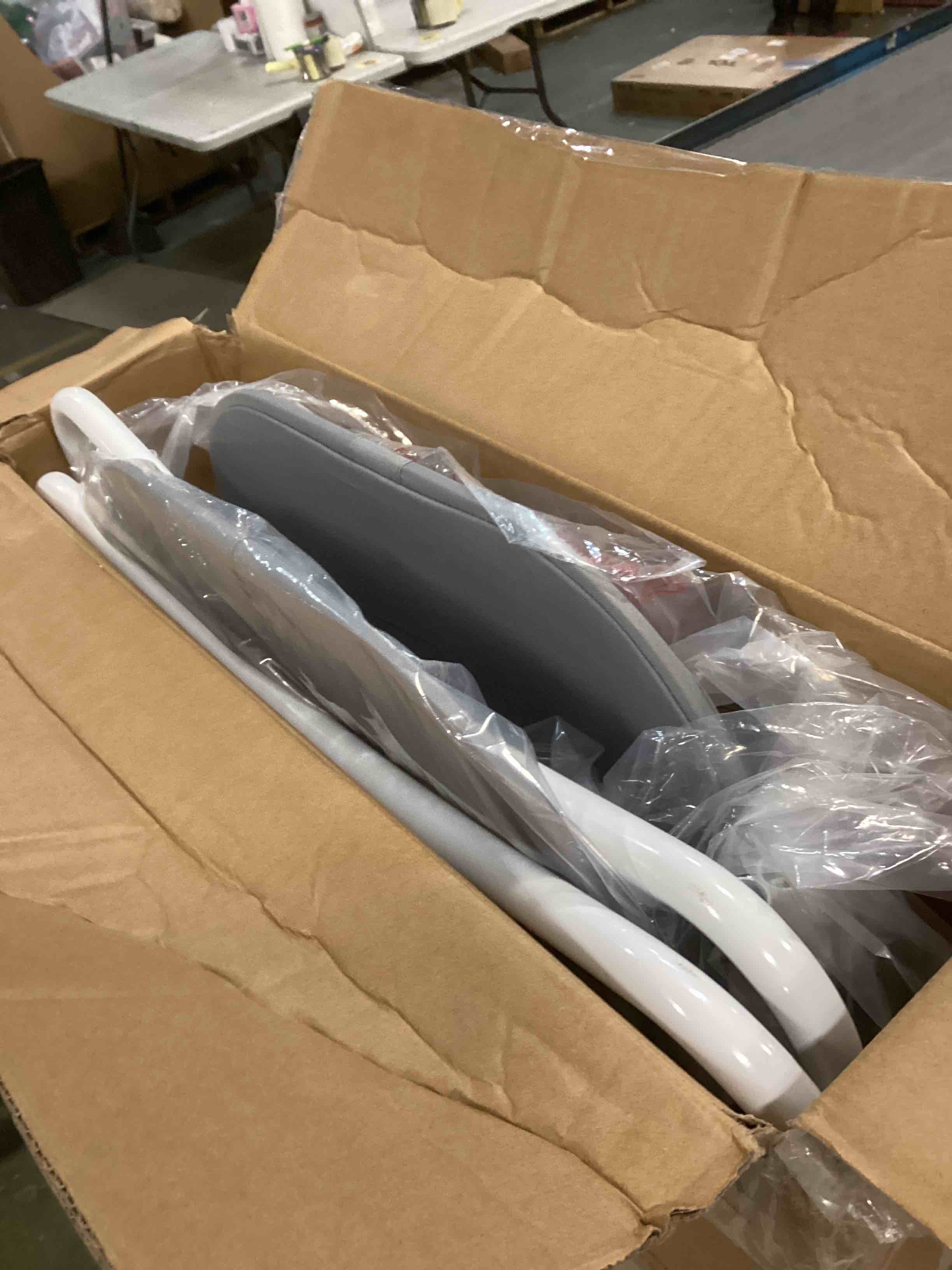 https://s3.amazonaws.com/lotting-images-prod/bidfta/BRN2176573_1736603275553.jpeg